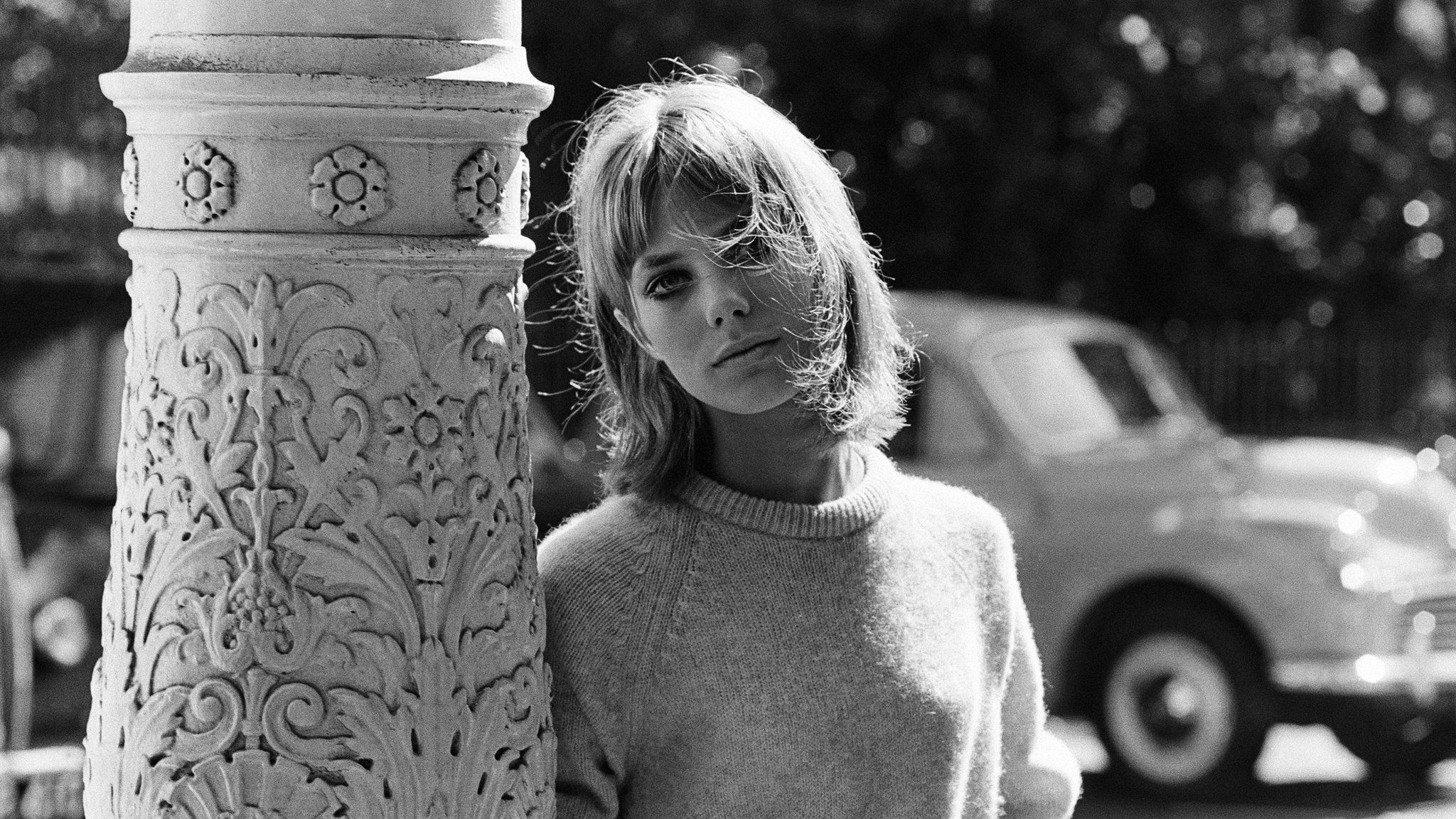 2048x1152 Jane Birkin: Artist and style icon's life in picture