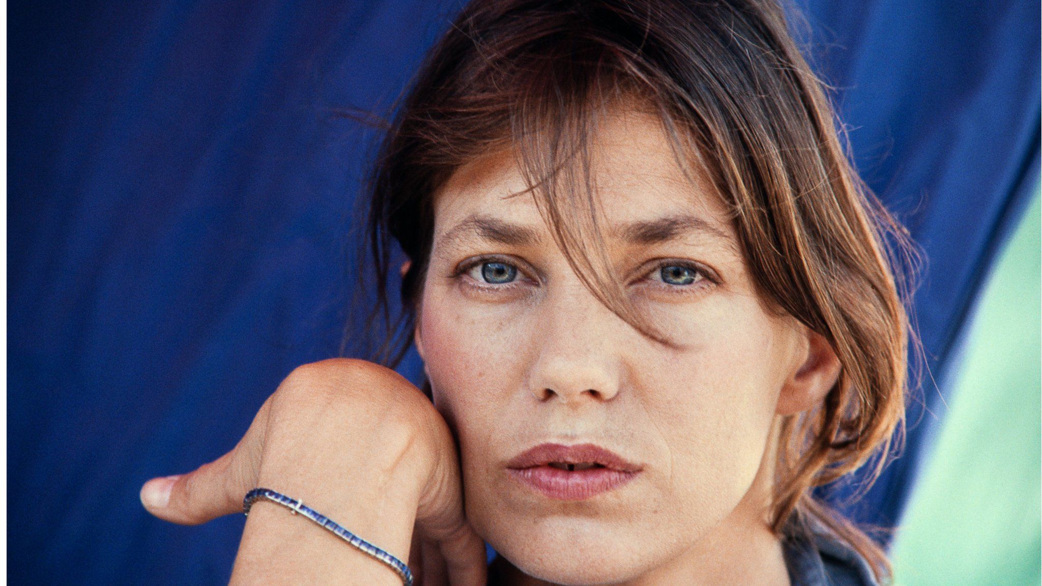 2048x1152 Jane Birkin: Artist and style icon's life in picture
