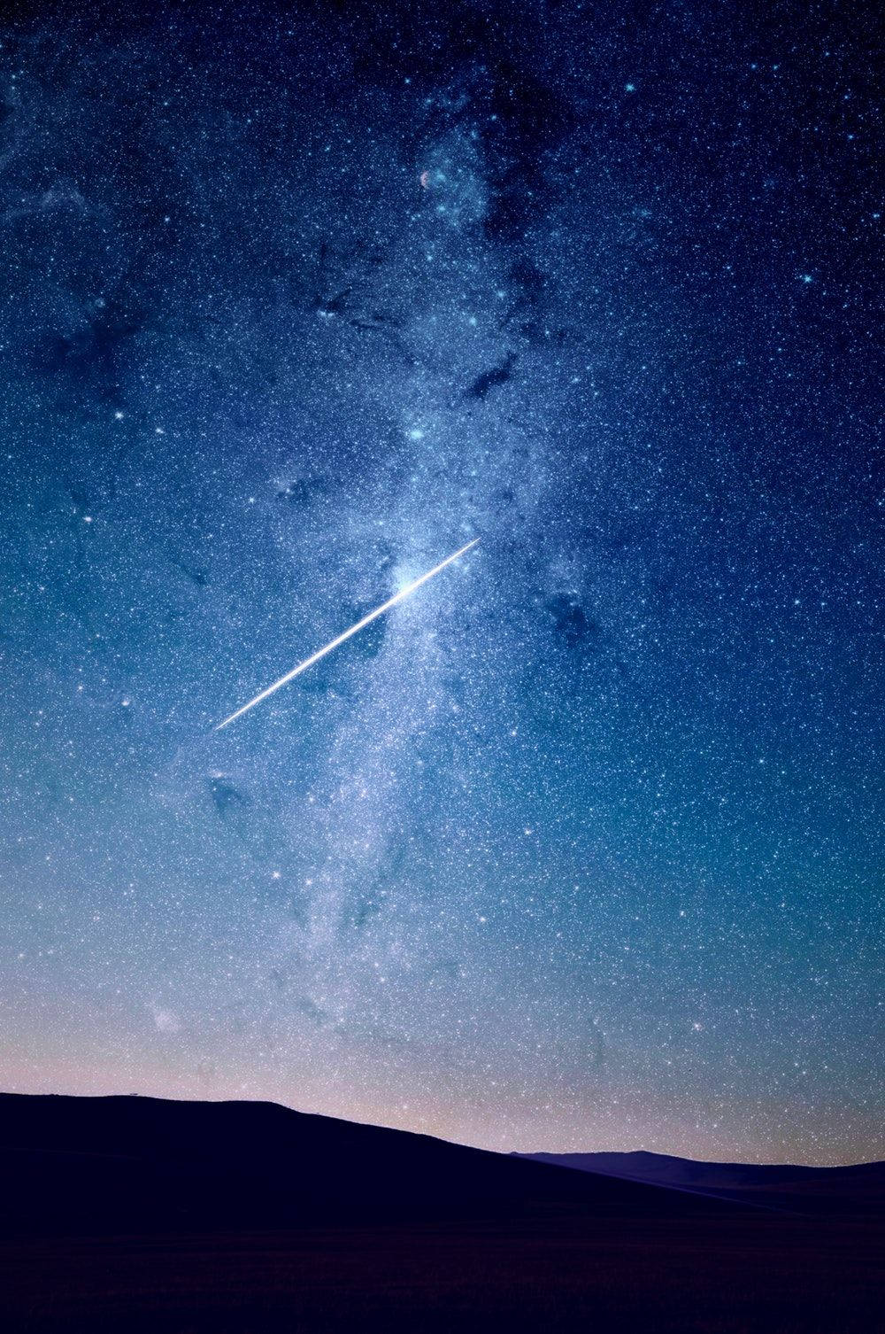 1000x1506 Download A view of the starry night sky from a phone running Android. Wallpaper
