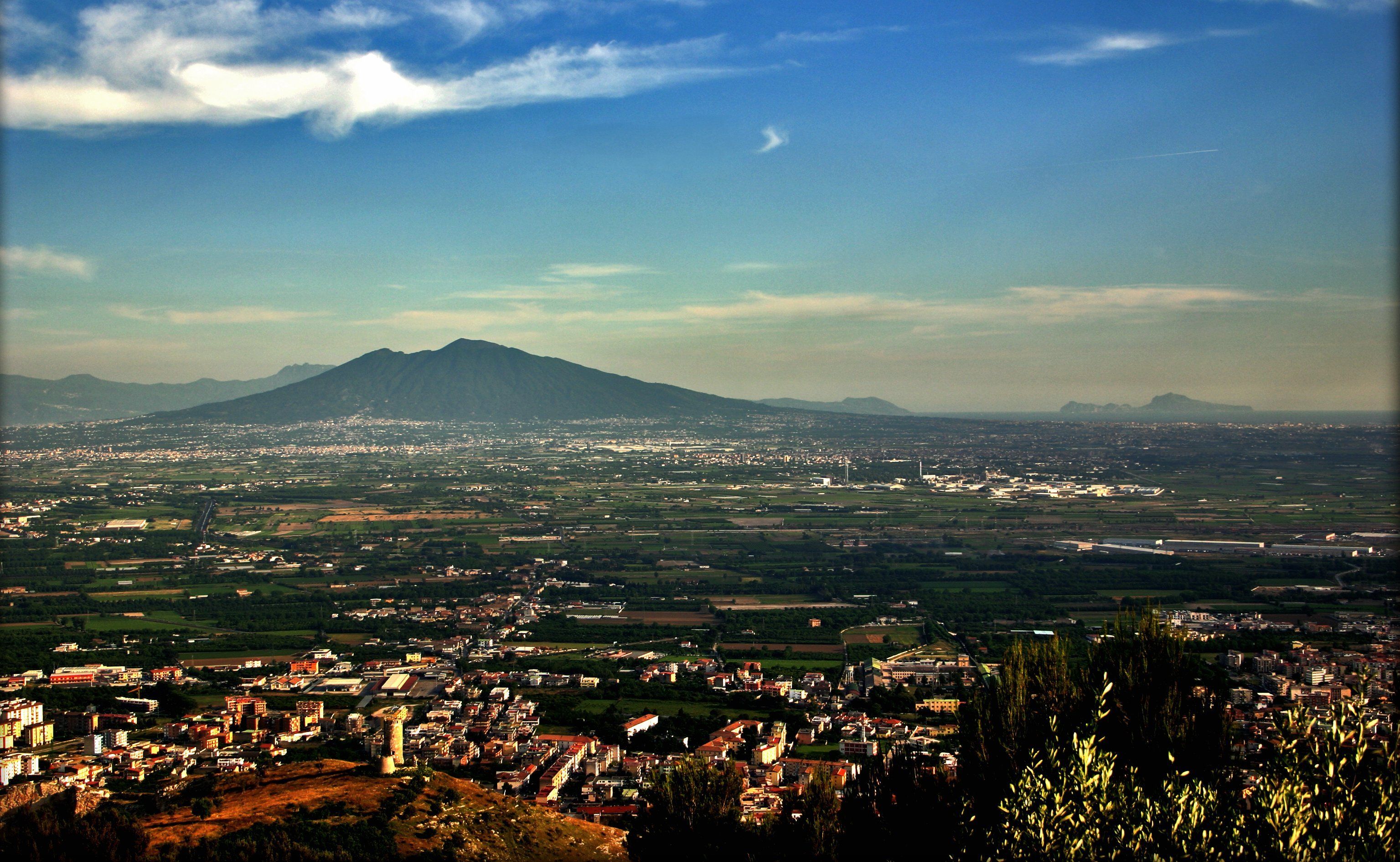 3071x1890 Mount Vesuvius, Capri and