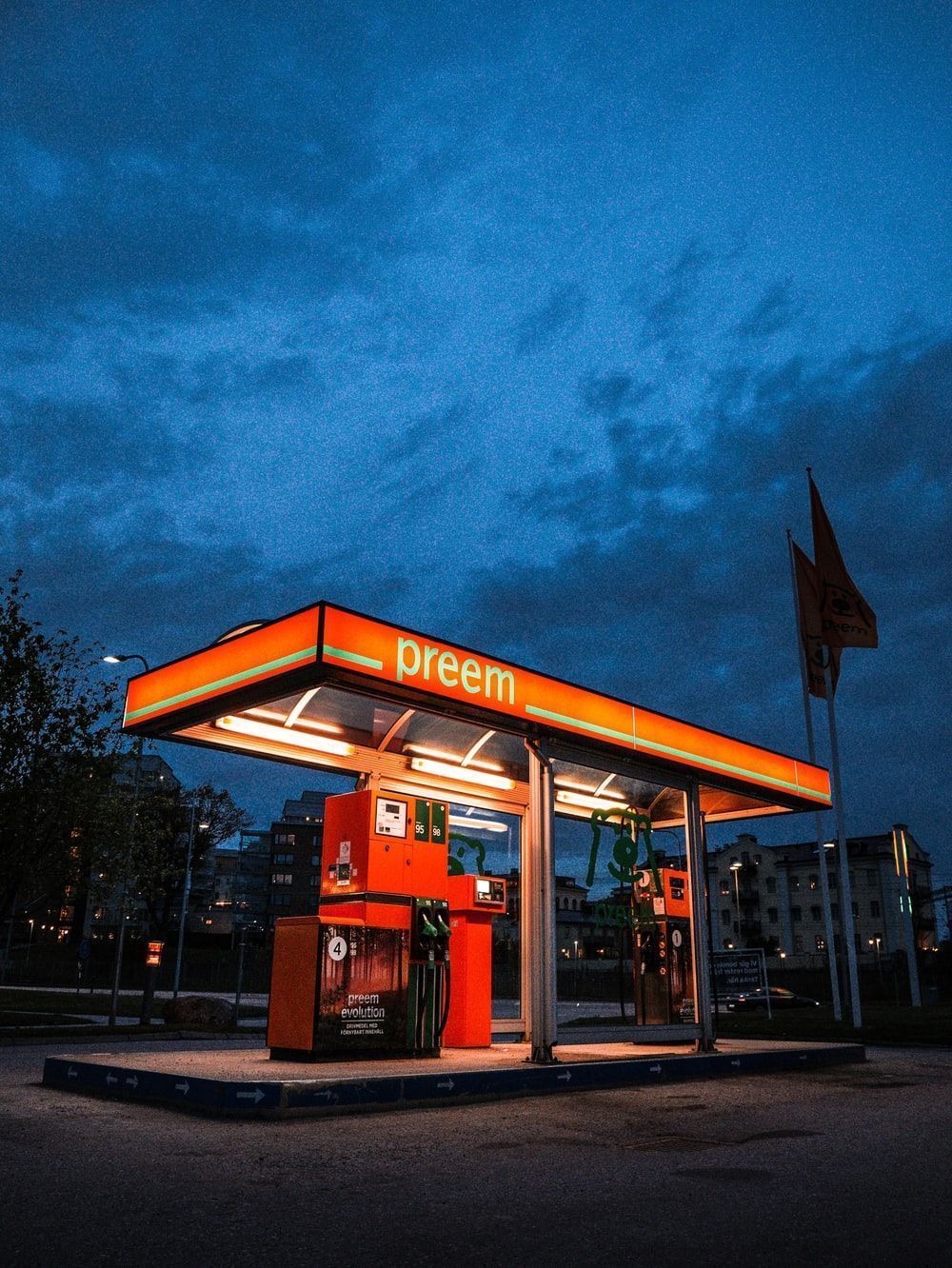 1000x1332 Petrol Pump Wallpaper