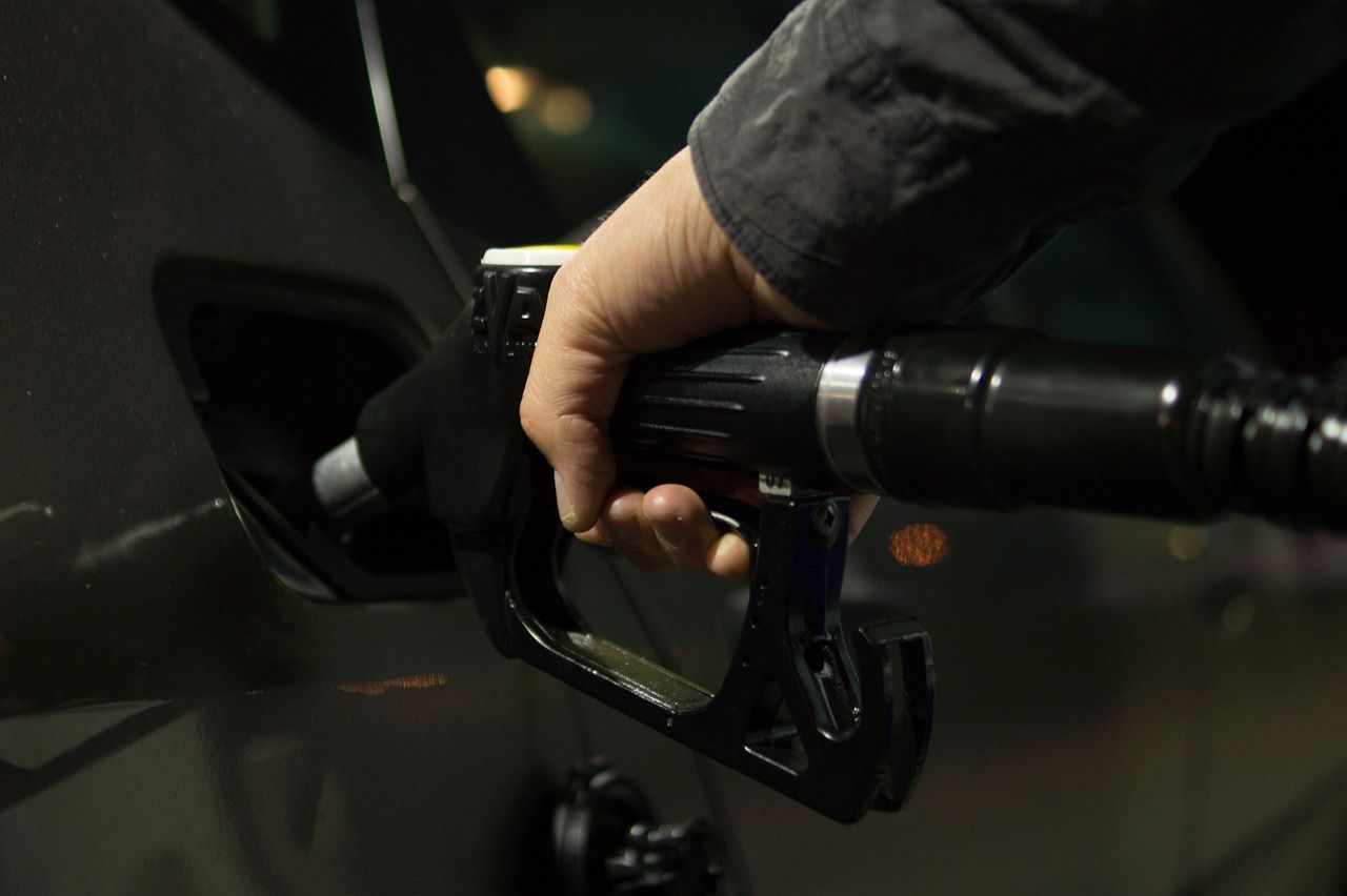 1280x852 Free Gasoline Prices & Gas Station Image