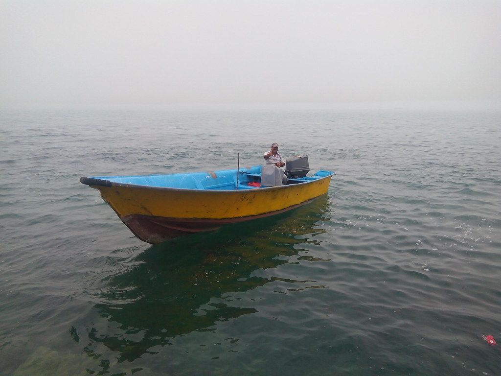 1024x768 boatman (Bushehr, Iran)