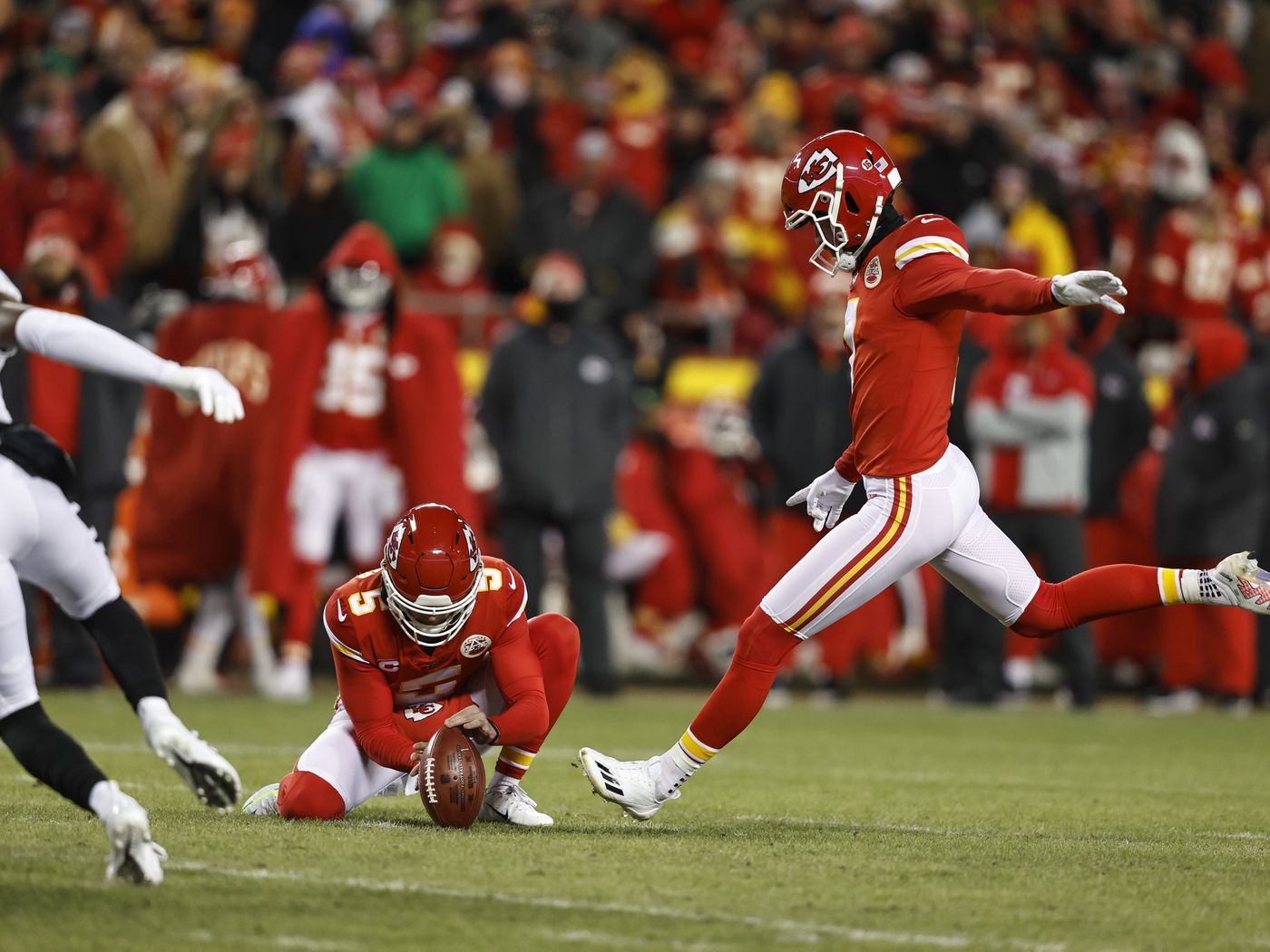 1400x1050 Harrison Butker missed FG video: Chiefs kicker doinks it off upright at Super Bowl 2023