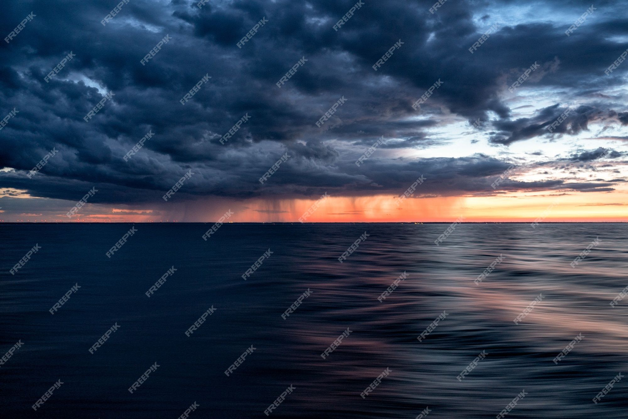 2000x1336 Free Photo. Dark clouds of the sunset sky over the dark water of the ocean