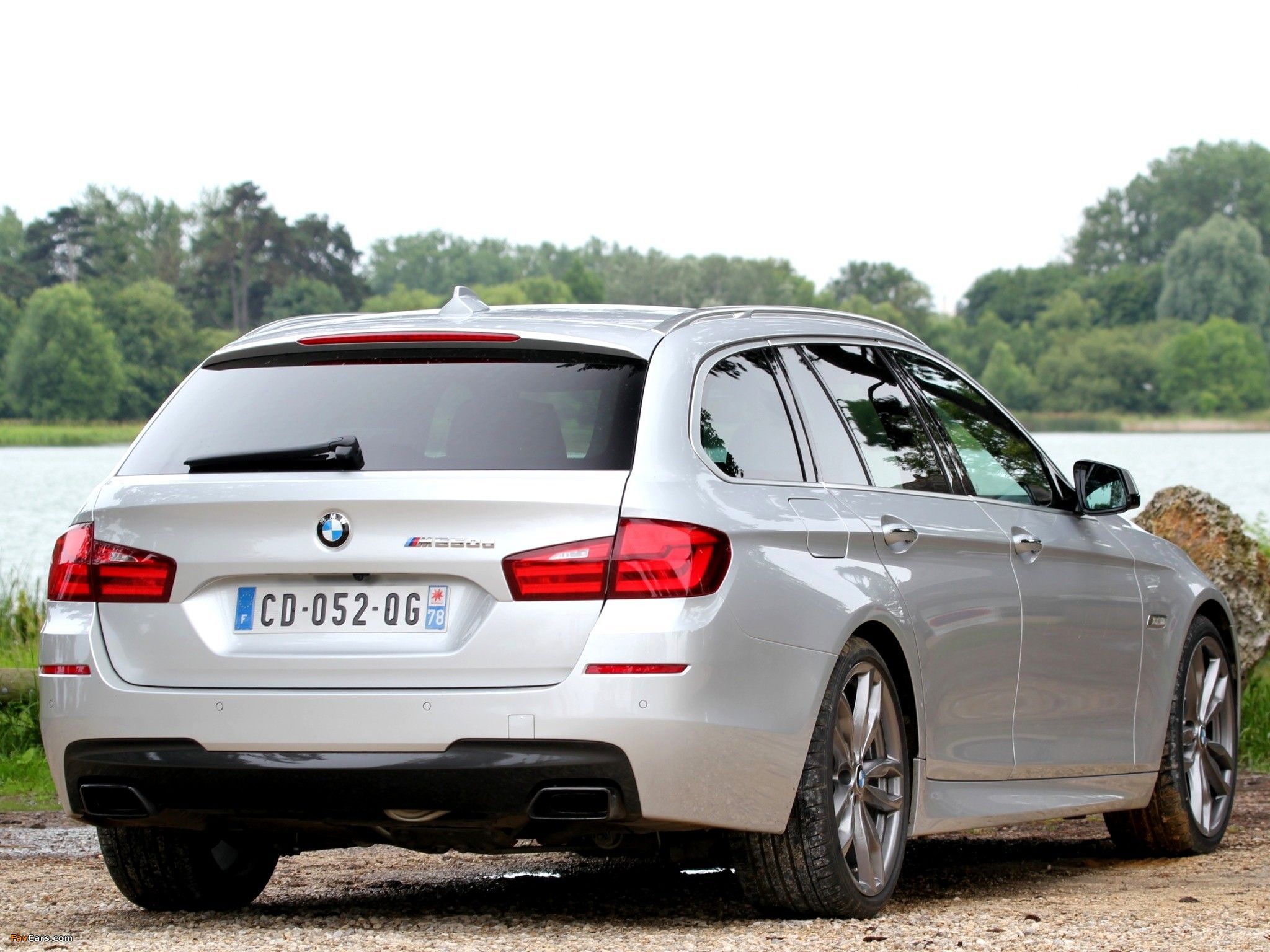 2048x1536 BMW M550d xDrive Touring (F11) 2012 wallpaper (2048x1536)