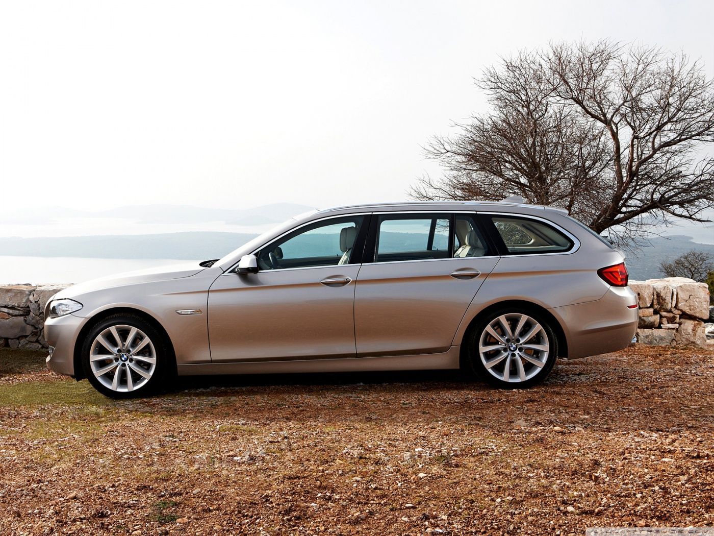 1400x1050 BMW 5 Series Touring F11 In Milano Beige Autumn Ultra HD Desktop Background Wallpaper for 4K UHD TV : Widescreen & UltraWide Desktop & Laptop : Tablet