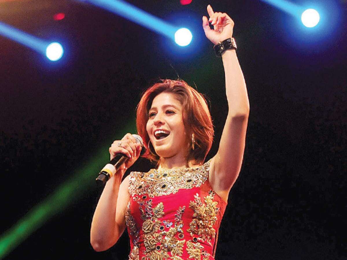 Sunidhi Chauhan Wallpapers Top Free Sunidhi Chauhan Backgrounds Wallpaperaccess