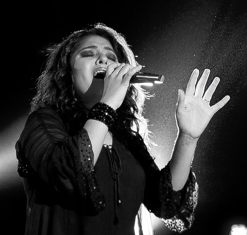 960x917 Sunidhi Chauhan Live at Bollywood Parks™ - Photo - Promo - PromoLover