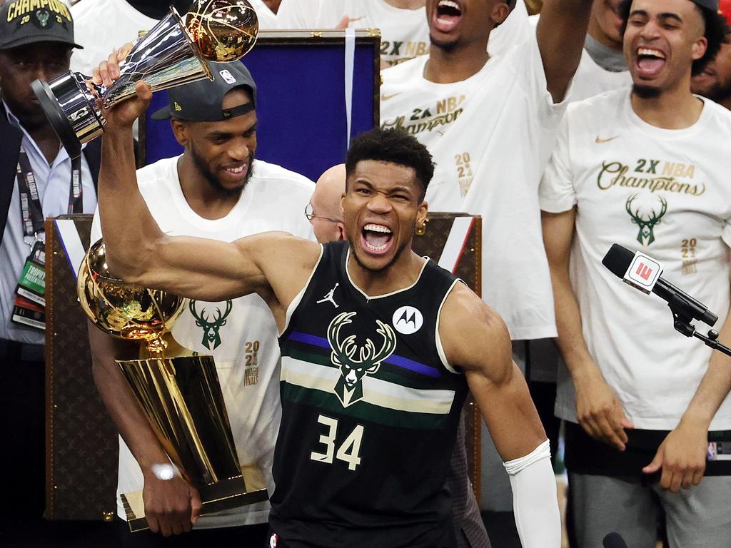 1024x768 Giannis Antetokounmpo NBA Champion Wallpaper