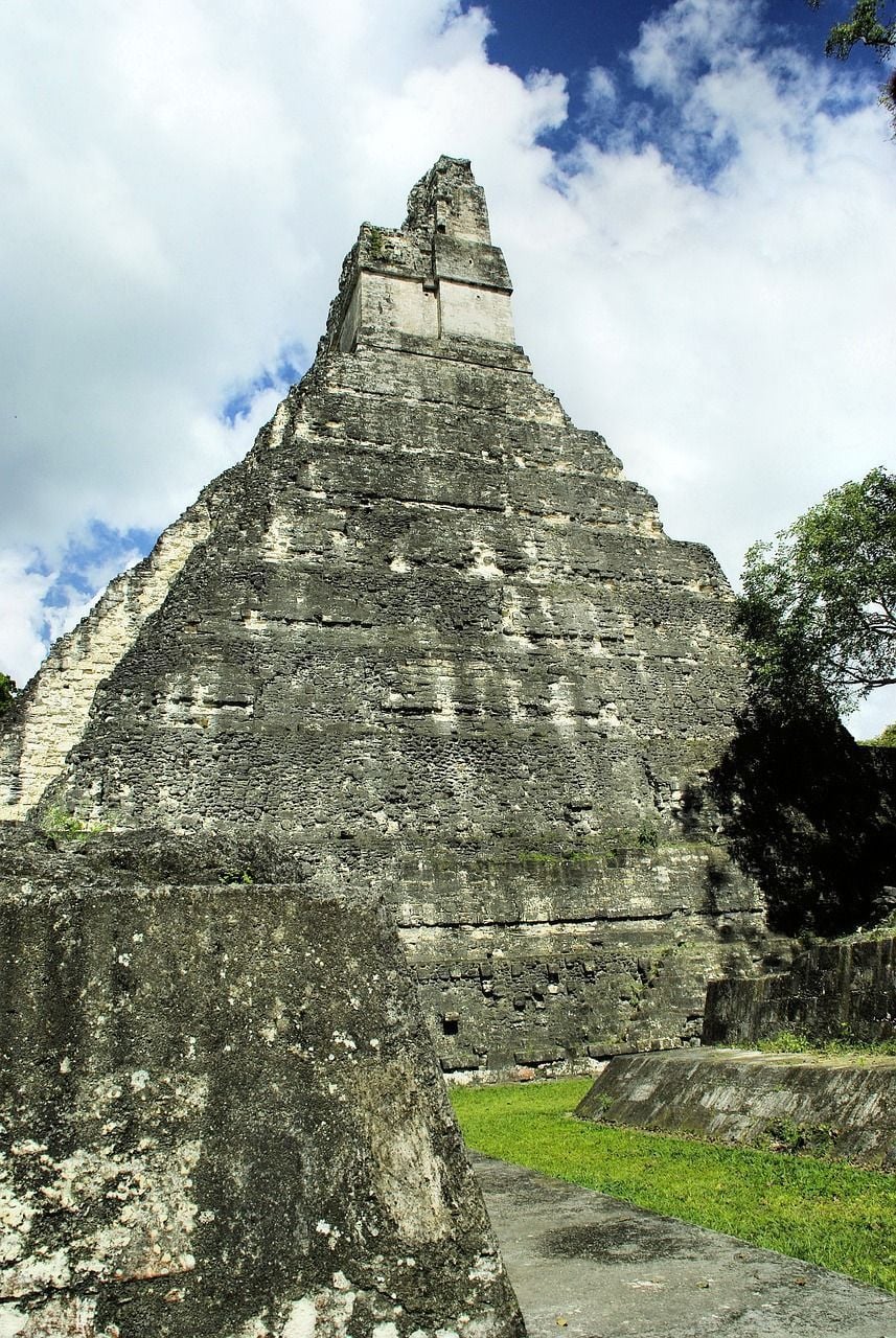 857x1280 Free Tikal & Guatemala Image