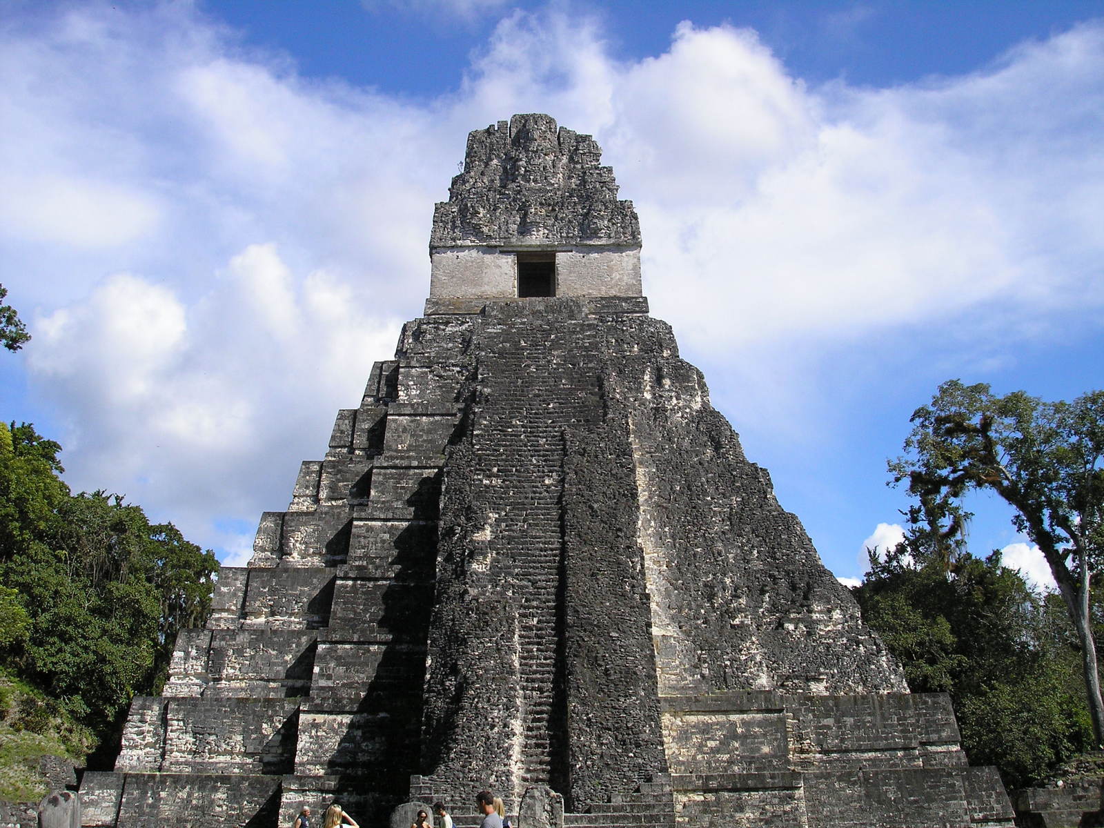 1600x1200 Temple at Tikal Free Photo Download
