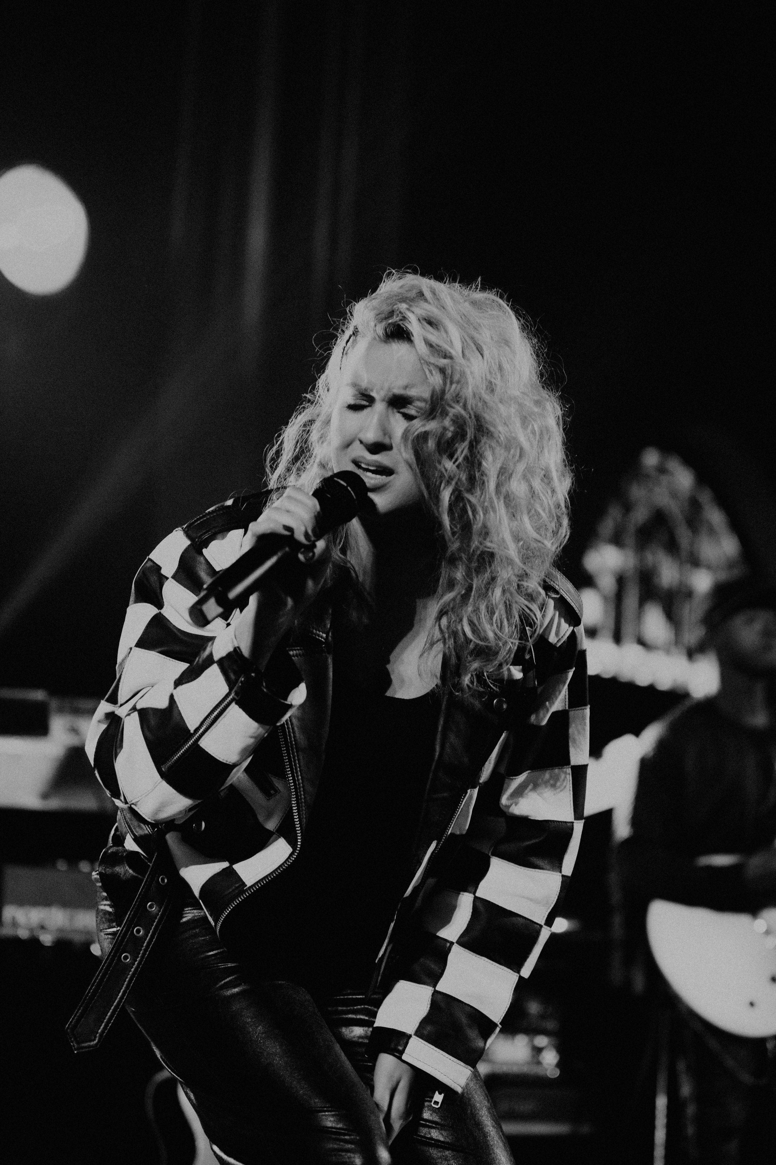 Tori Kelly Wallpapers - Top Free Tori Kelly Backgrounds - WallpaperAccess