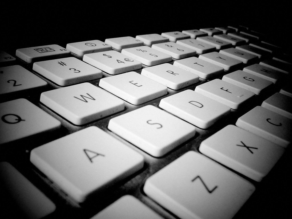 1024x768 QWERTY. Apple wireless keyboard. The picture is taken with