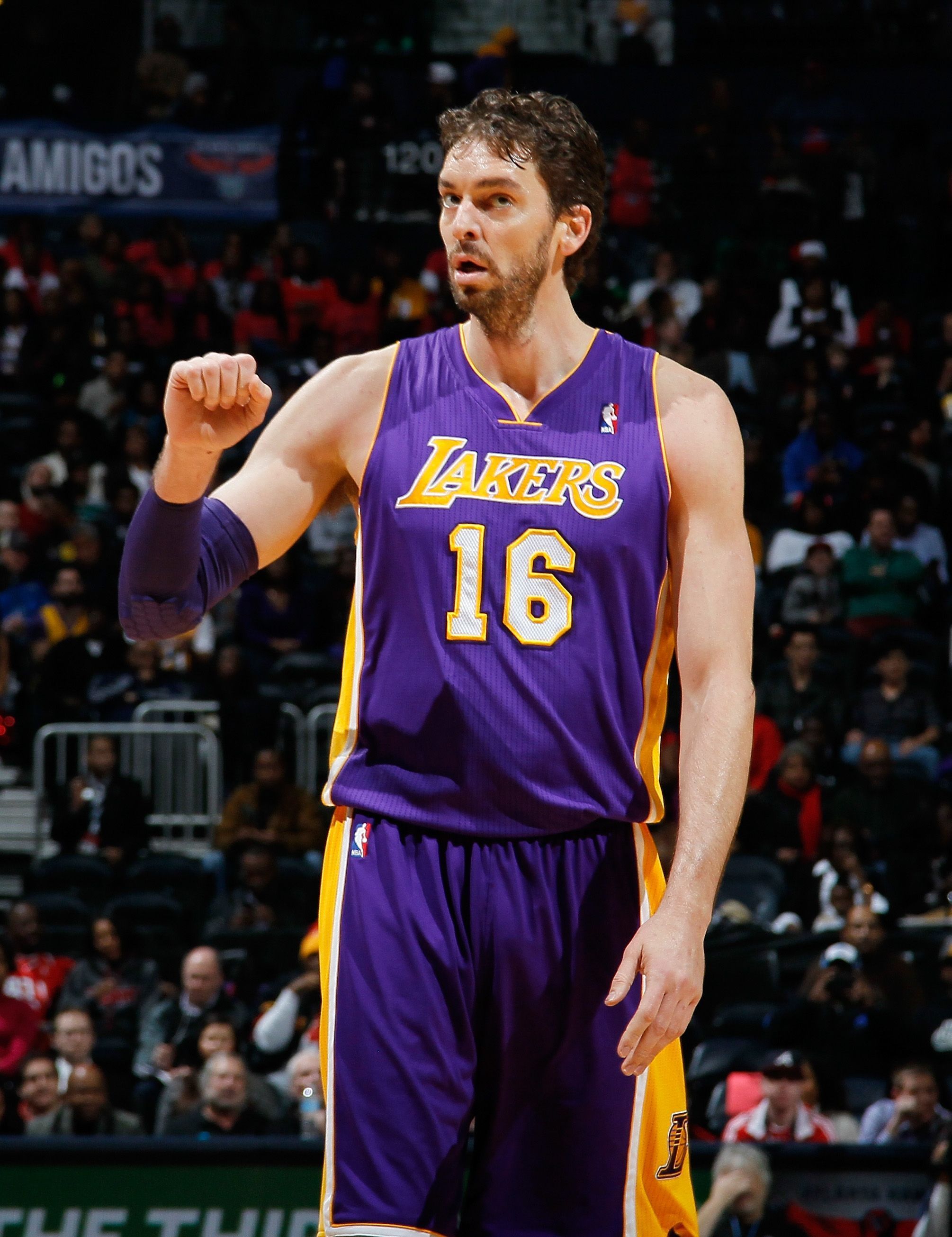 2010x2610 Pau Gasol gets emotional as Lakers retire his No. 16 jersey; Vanessa Bryant speaks
