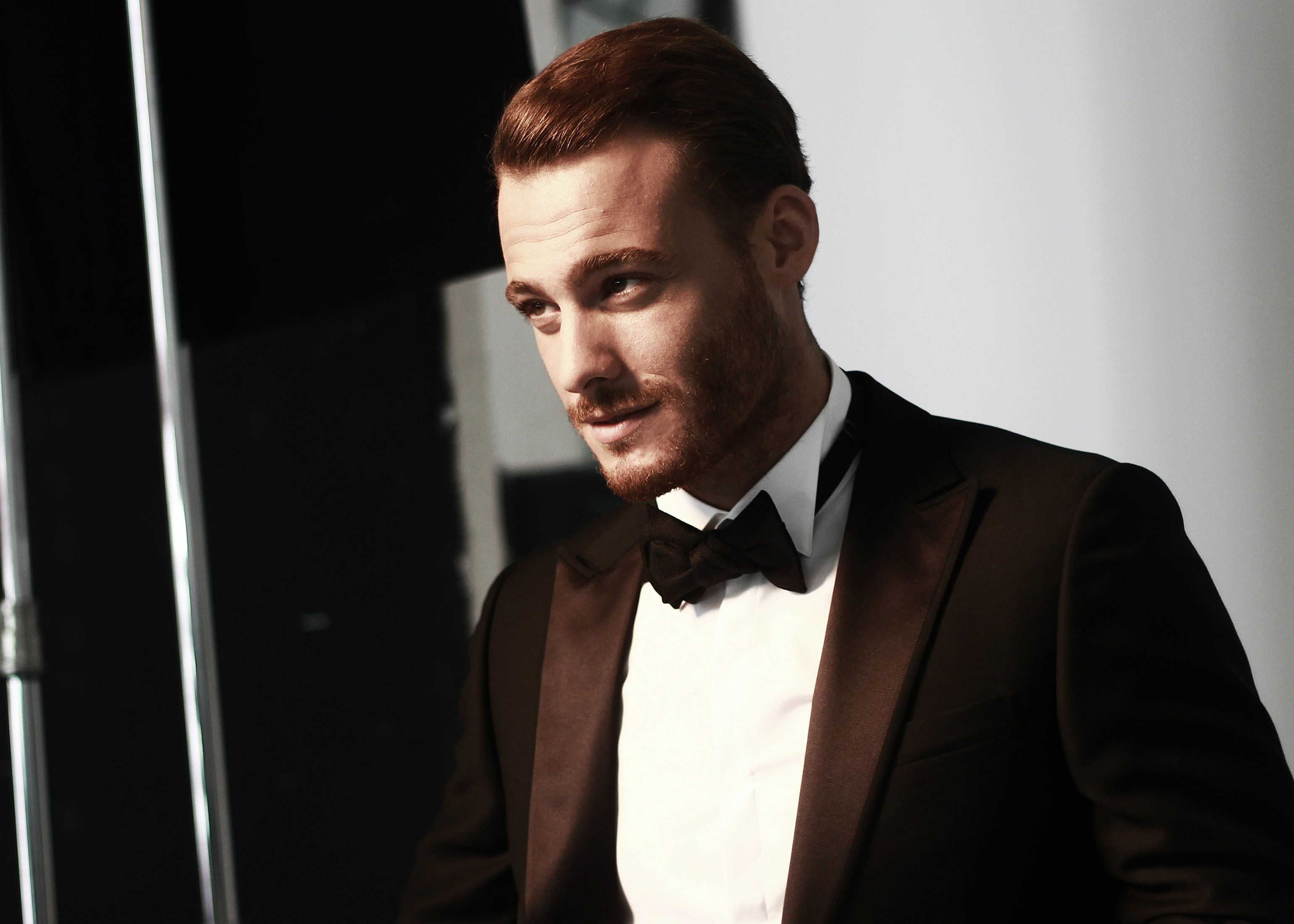 3079x2200 Kerem Bürsin Wallpaper