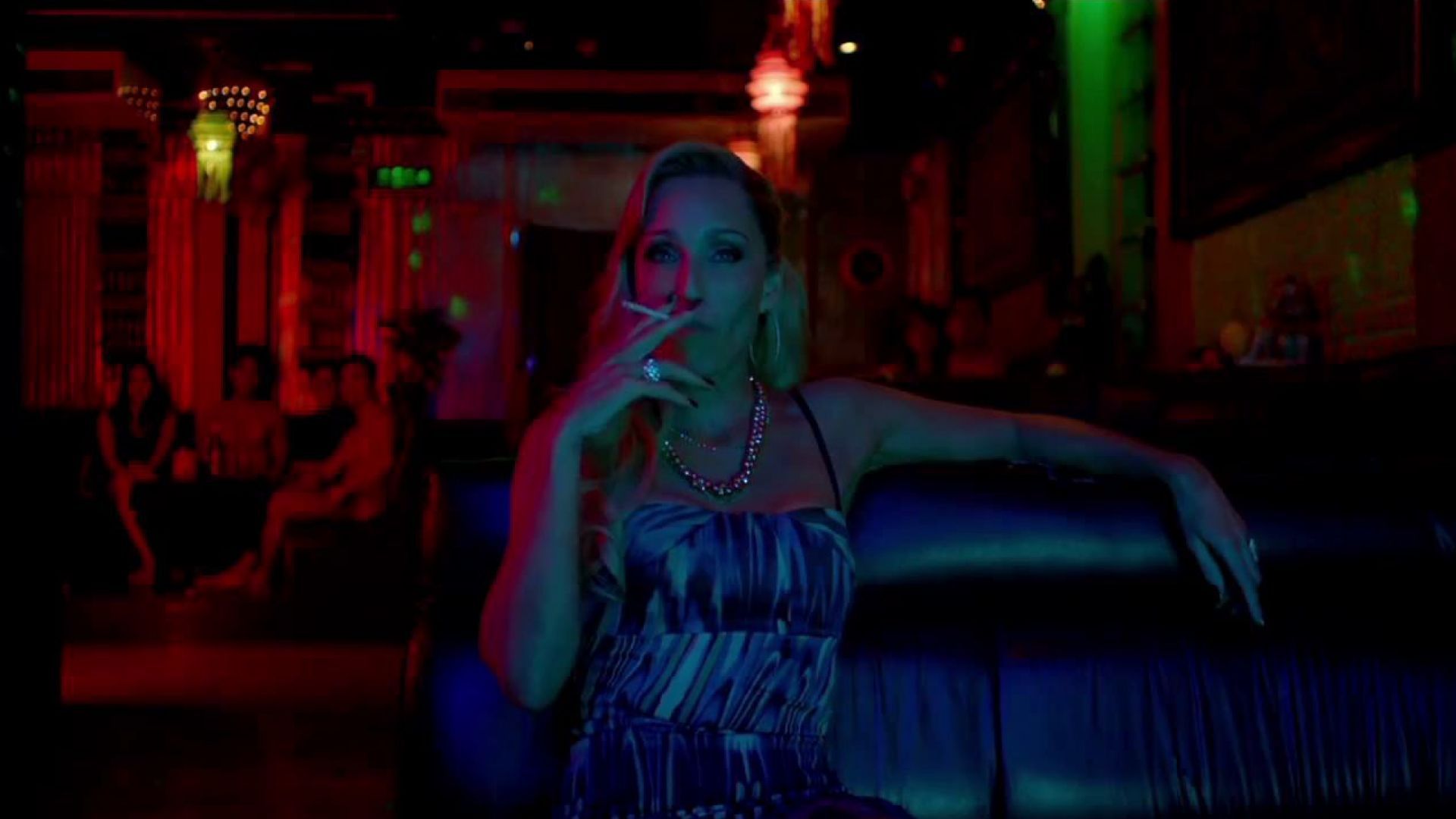 1920x1080 Ryan Gosling gets angry and smashes drink in face in Only God Forgives