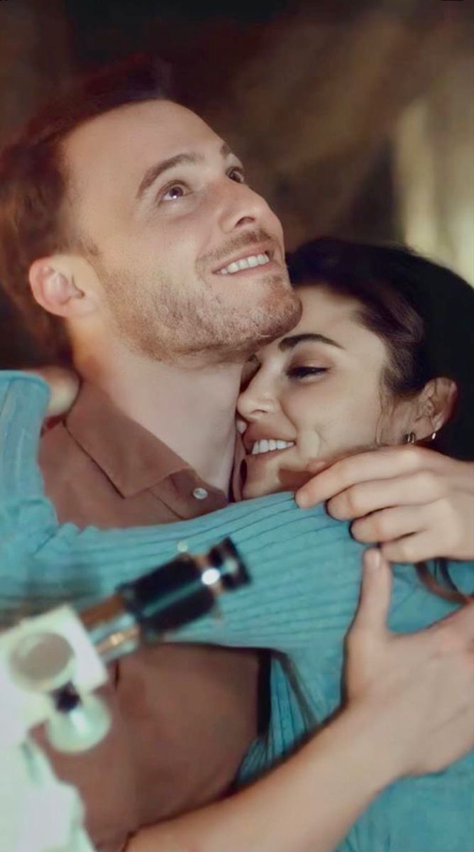 668x1200 Hande Ercel and Kerem Bursin