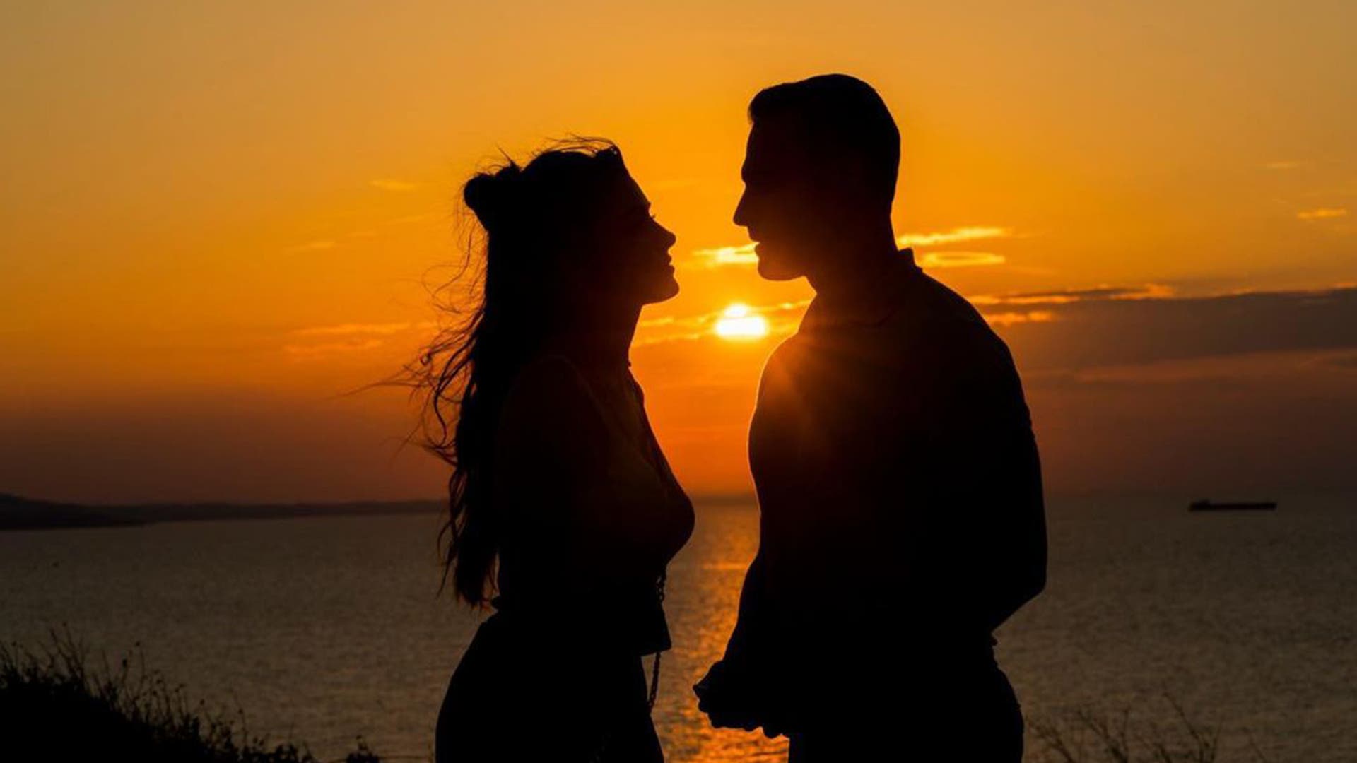 1920x1080 Adorable Picture of Hande Erçel and Kerem Bürsin