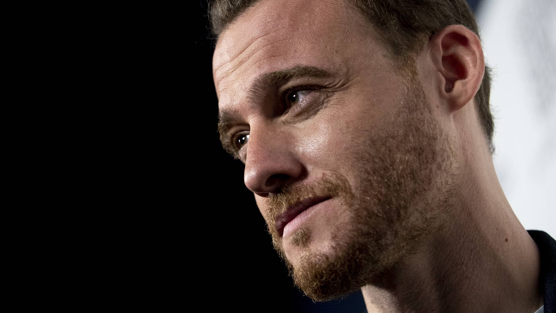 1920x1080 Kerem Bürsin y otros famosos turcos apoyan a Turquía tras el terremoto