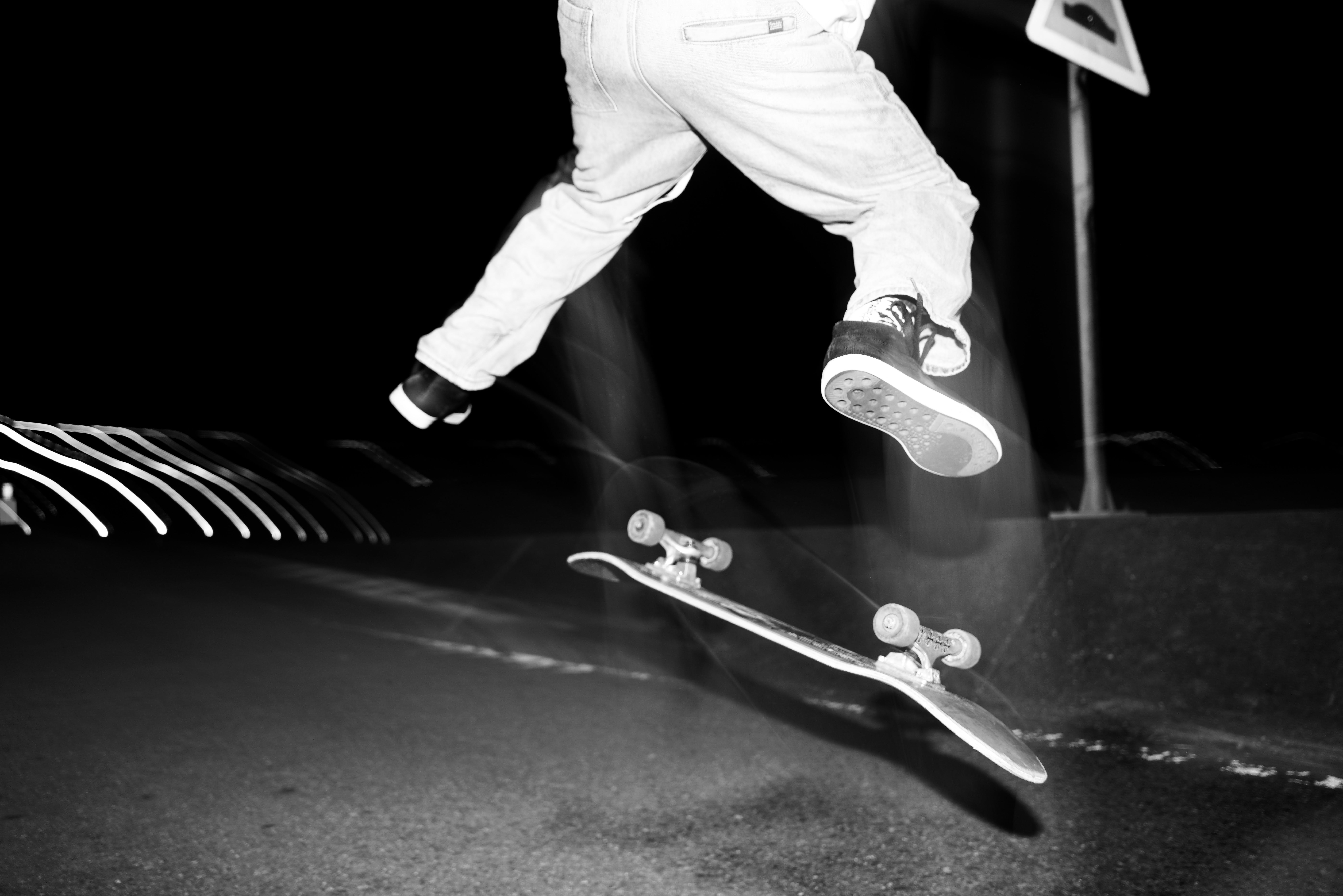 7952x5304 Tech Deck on Black and White Surface · Free