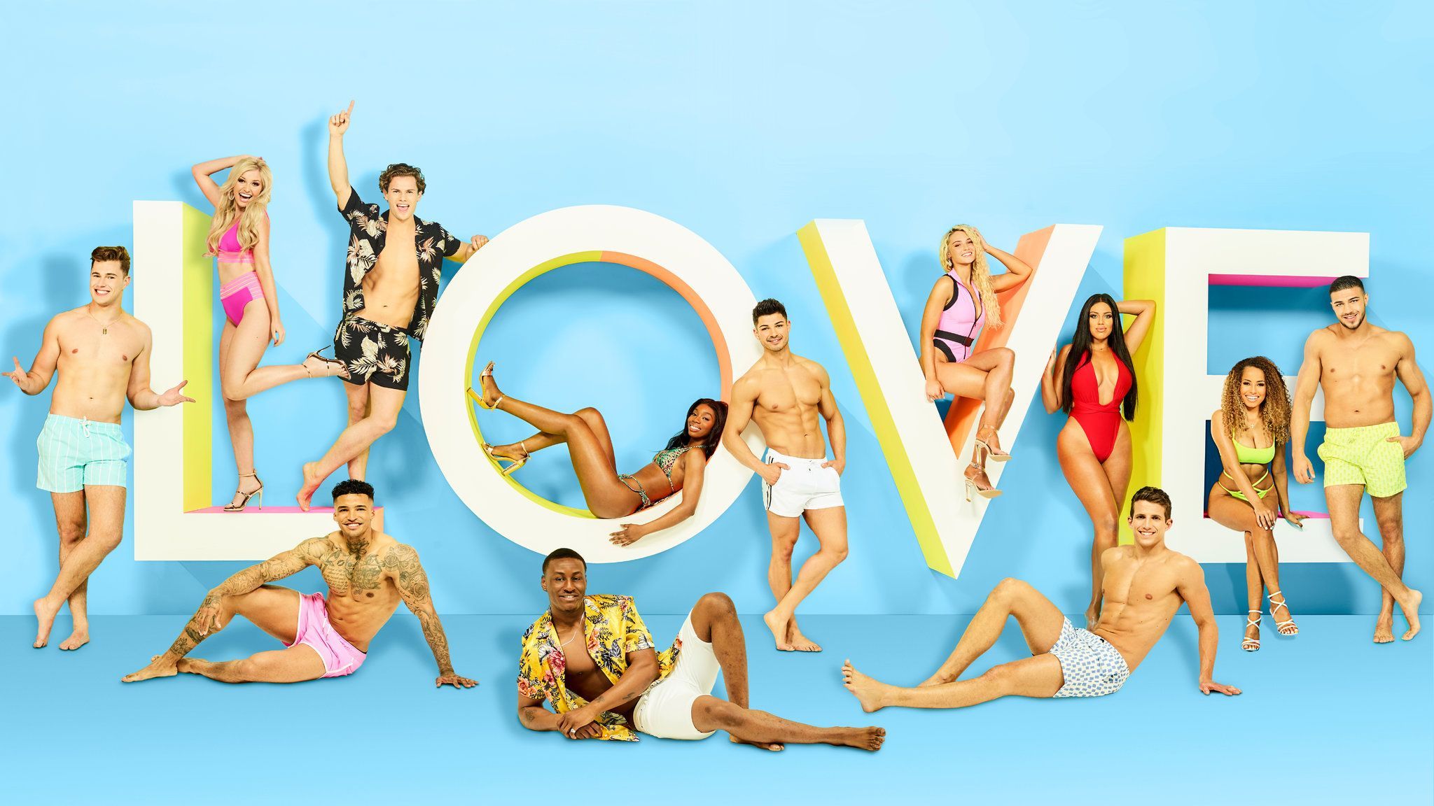 2048x1152 Love Island' Returns Amid Debate About Contestants' Mental Health