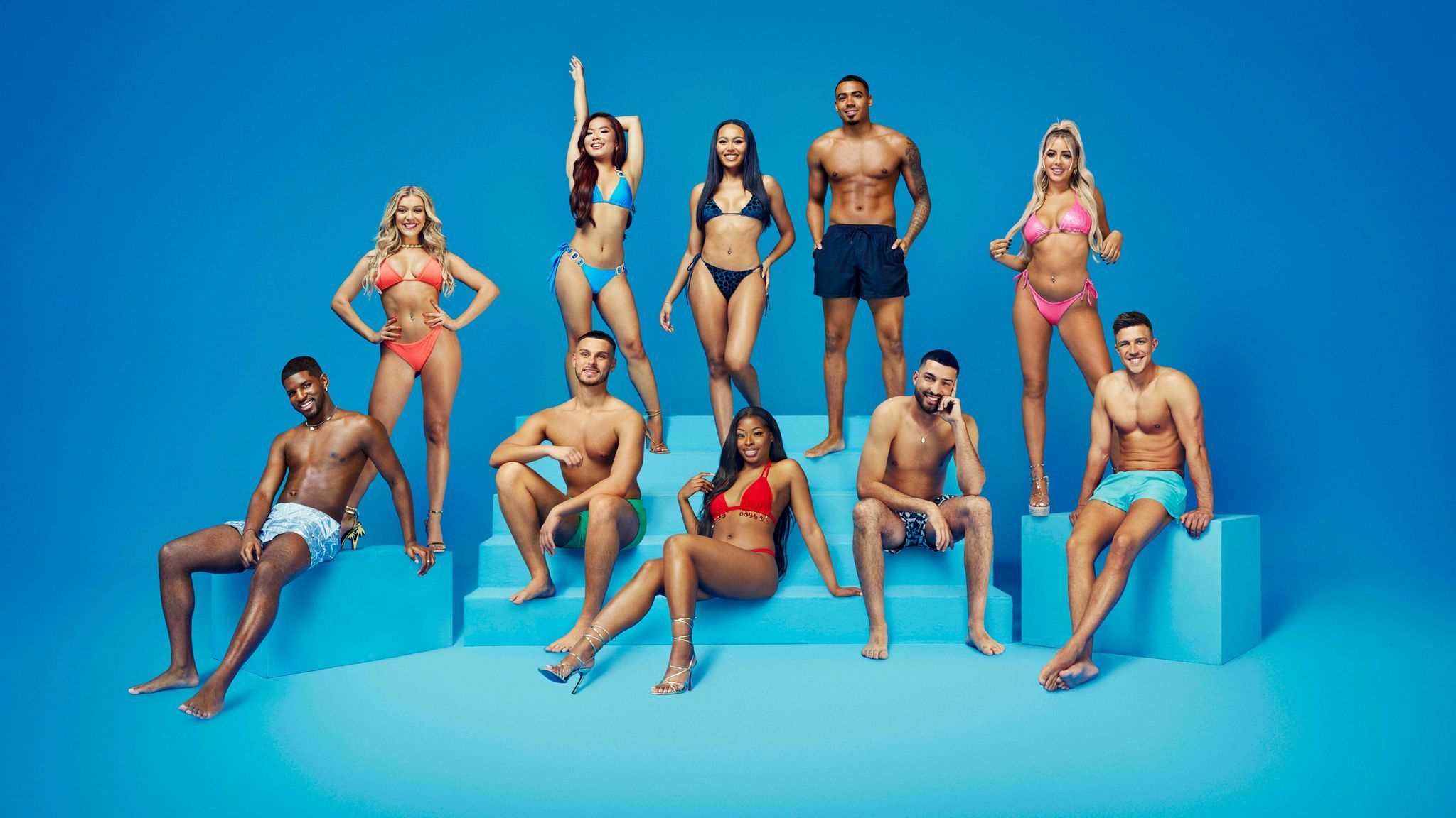 2048x1152 Love Island (Season 10)