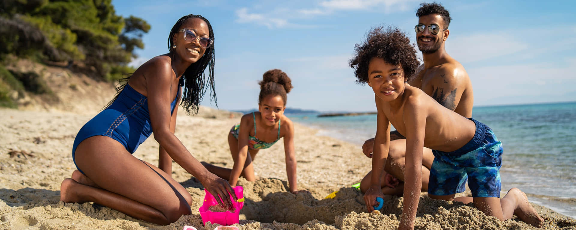 1920x768 Beach Family Picture