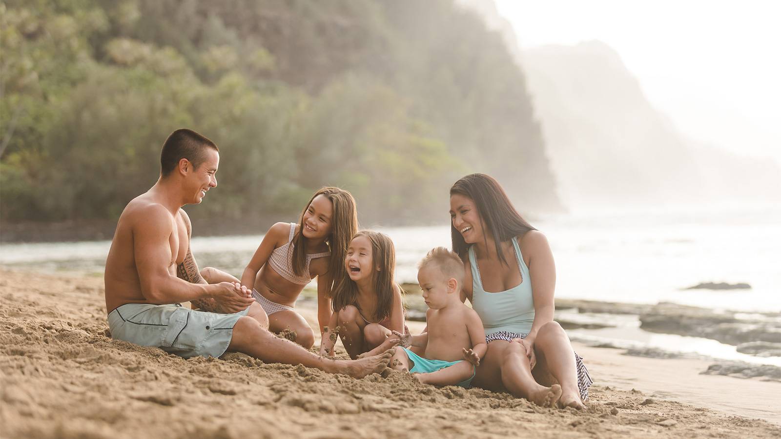 1600x900 great tips for a happy family holiday