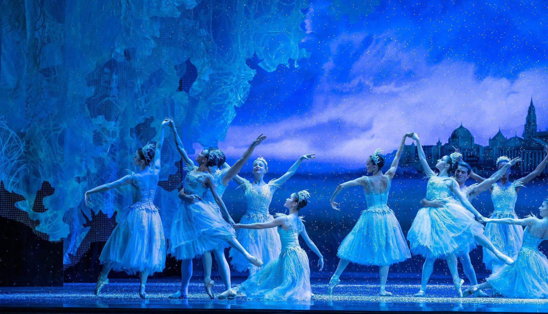 1920x1101 The Joffrey Ballet's Lavish 'Nutcracker' Lights Up the Lyric Opera House Stage