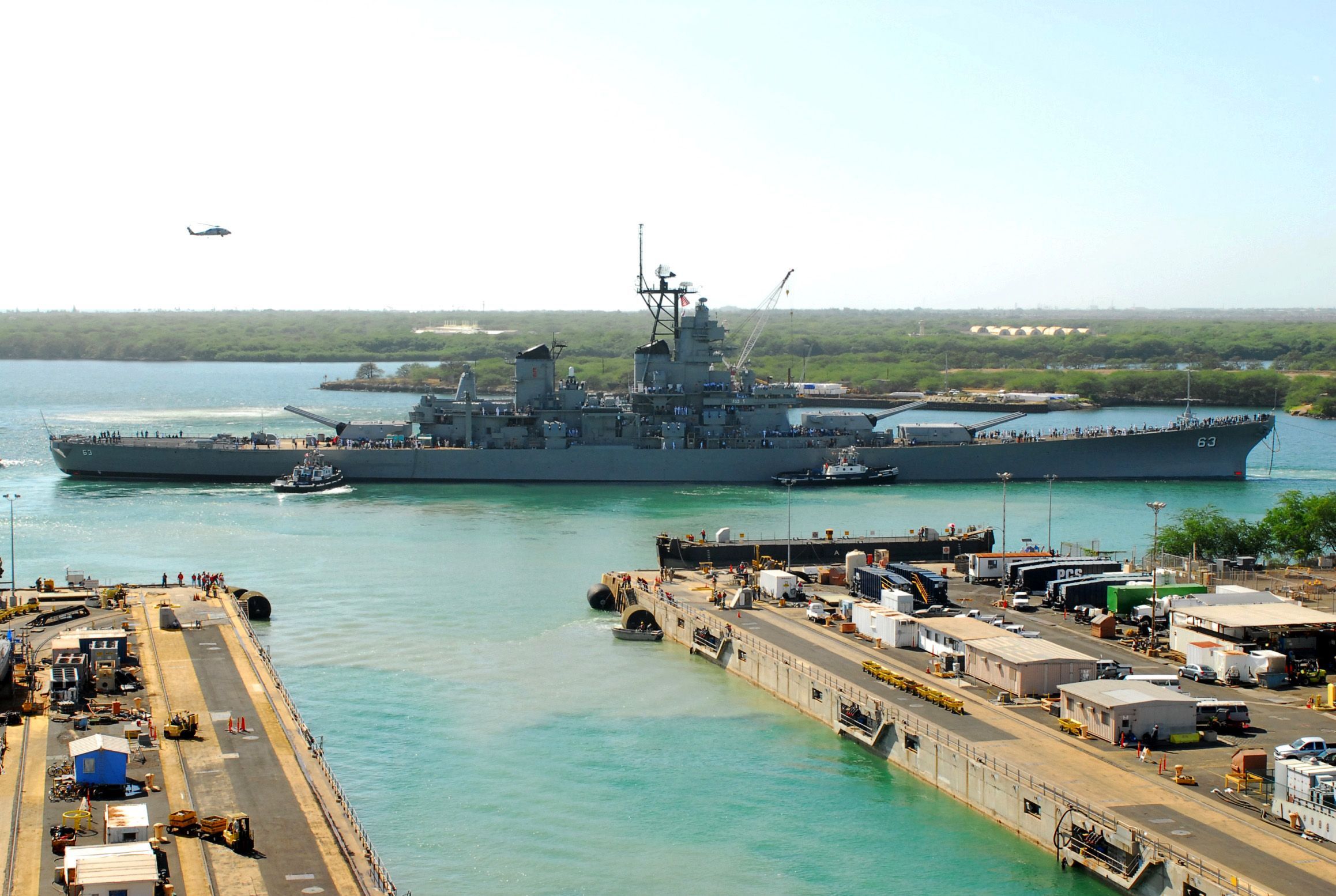 2317x1555 US Navy 100107 N 6412L 253 The Battleship EX USS Missouri (BB 63) Begins Its 2 Mile Journey Back To Ford