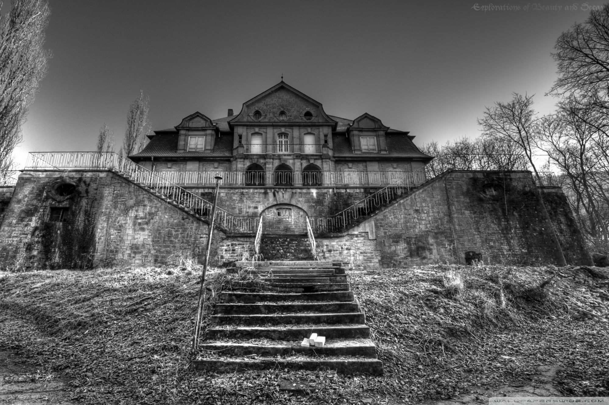 2000x1333 Creepy Old Mansion Ultra HD Desktop Background Wallpaper for 4K UHD TV : Tablet