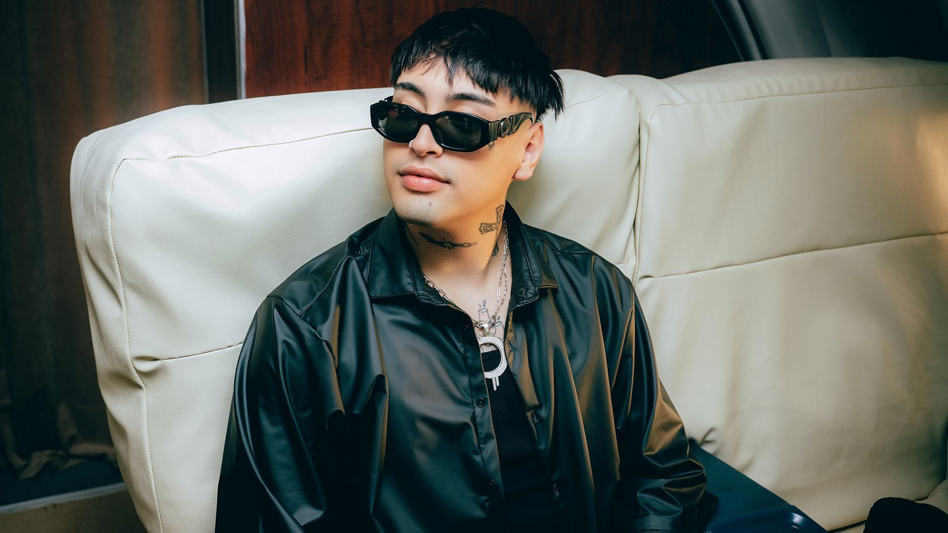 1920x1080 Fm Universo 98.7 Mhz Antonio de Arredondo PZK lanzó Portales Deluxe Edition con cinco temas nuevos y versiones en vivo