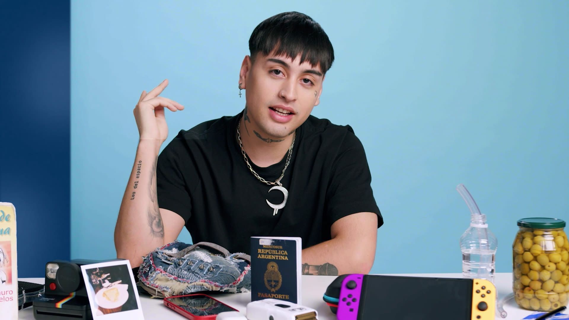 1920x1080 Watch Tiago PZK: 10 cosas de las que no se separa cuando viaja Esenciales. GQ España