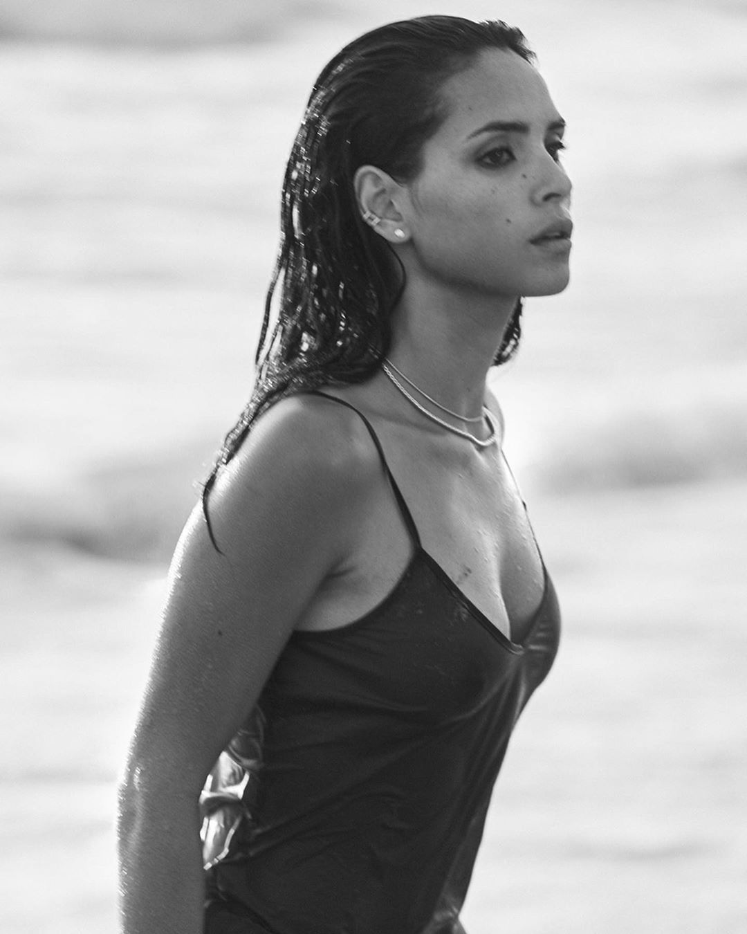 1080x1350 Adria Arjona wallpaper