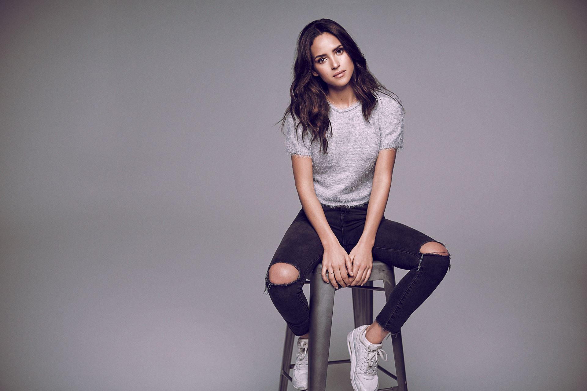 1920x1280 X 上的Adria Arjona Fansite：「