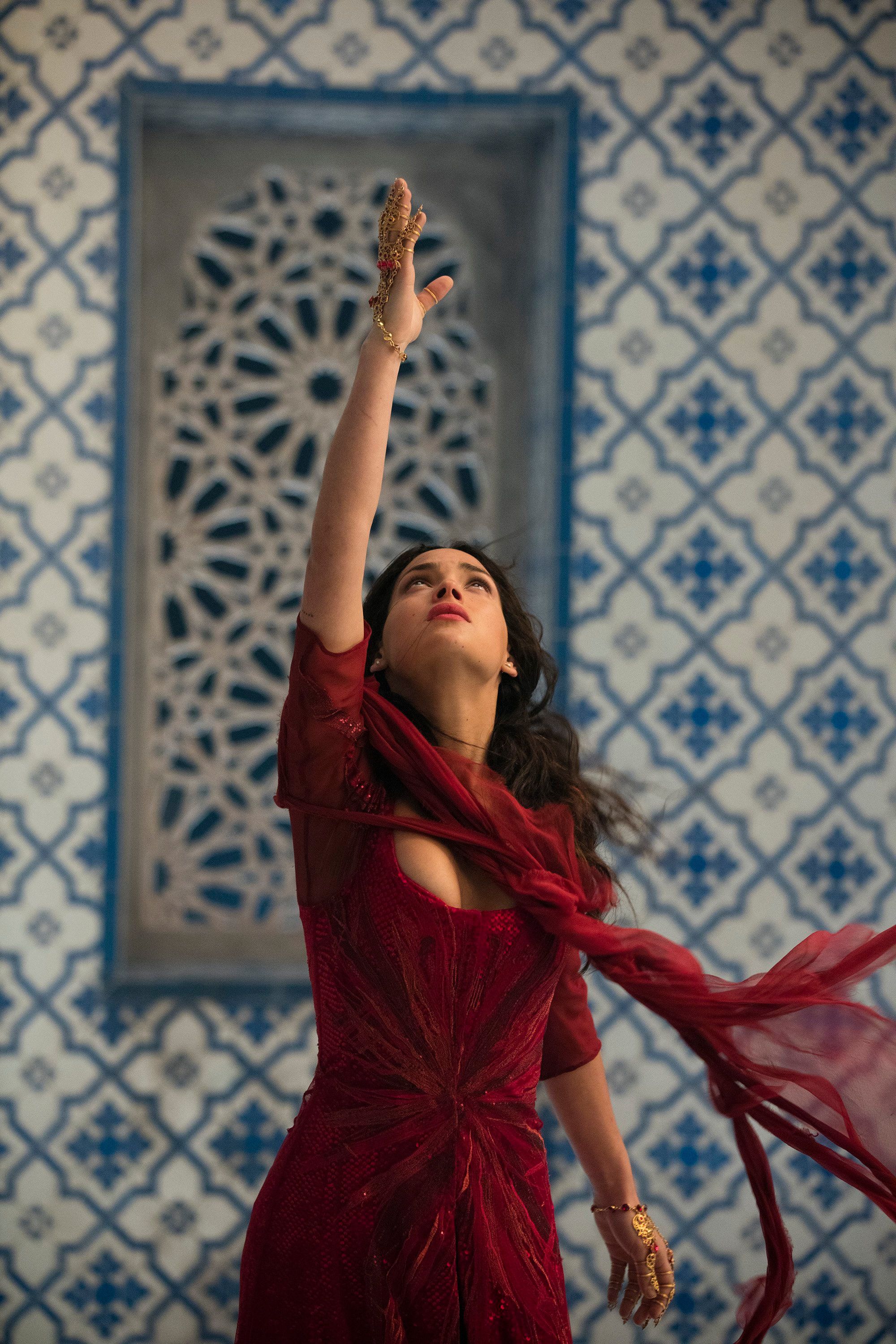 2000x3000 Adria arjona Wallpaper Download