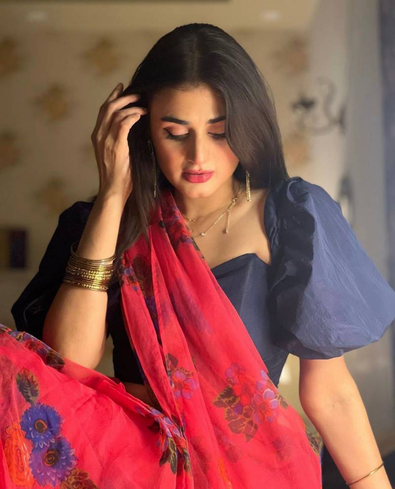 800x990 HIRA MANI, A PUBLICITY STUNT? OR IS SHE ACTUALLY NAIVE?