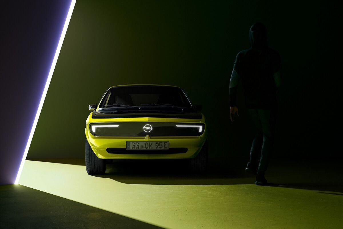 1200x800 New Opel Manta GSe ElektroMOD Shows Beaming Smile
