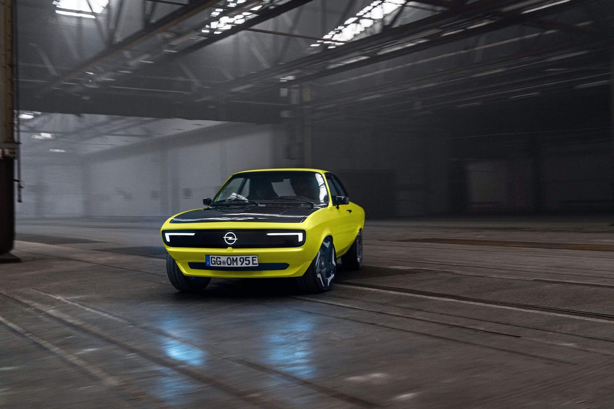 1200x800 Opel Manta GSe has us swooning over its lovely looks