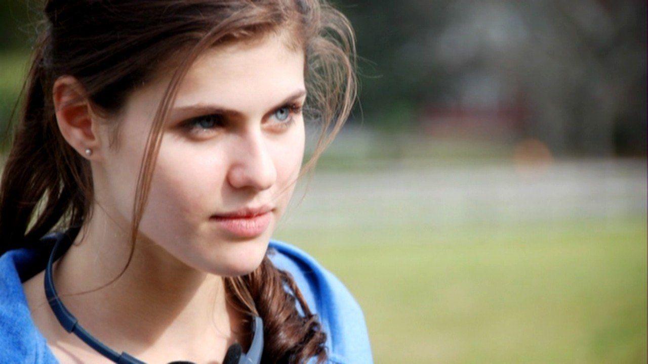 1280x720 Alexandra daddario HD Gallery