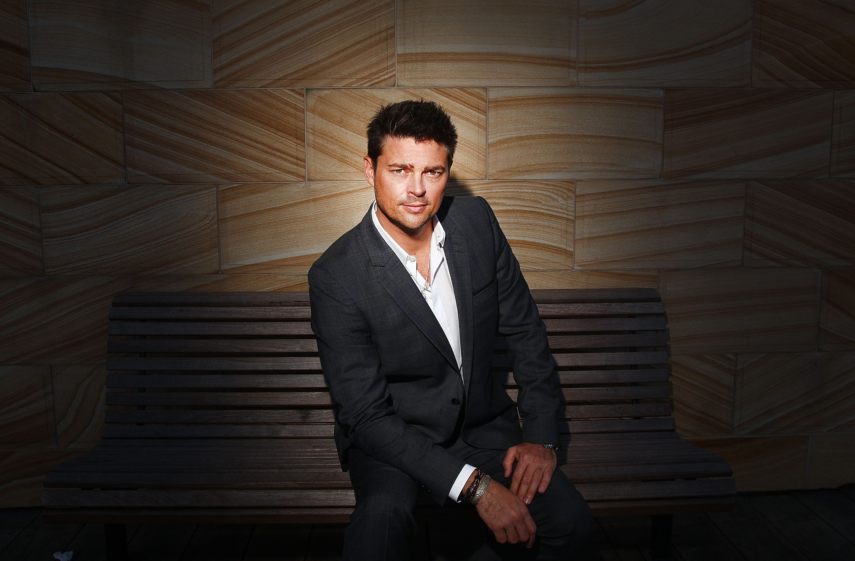 3000x1969 Karl Urban Wallpaper