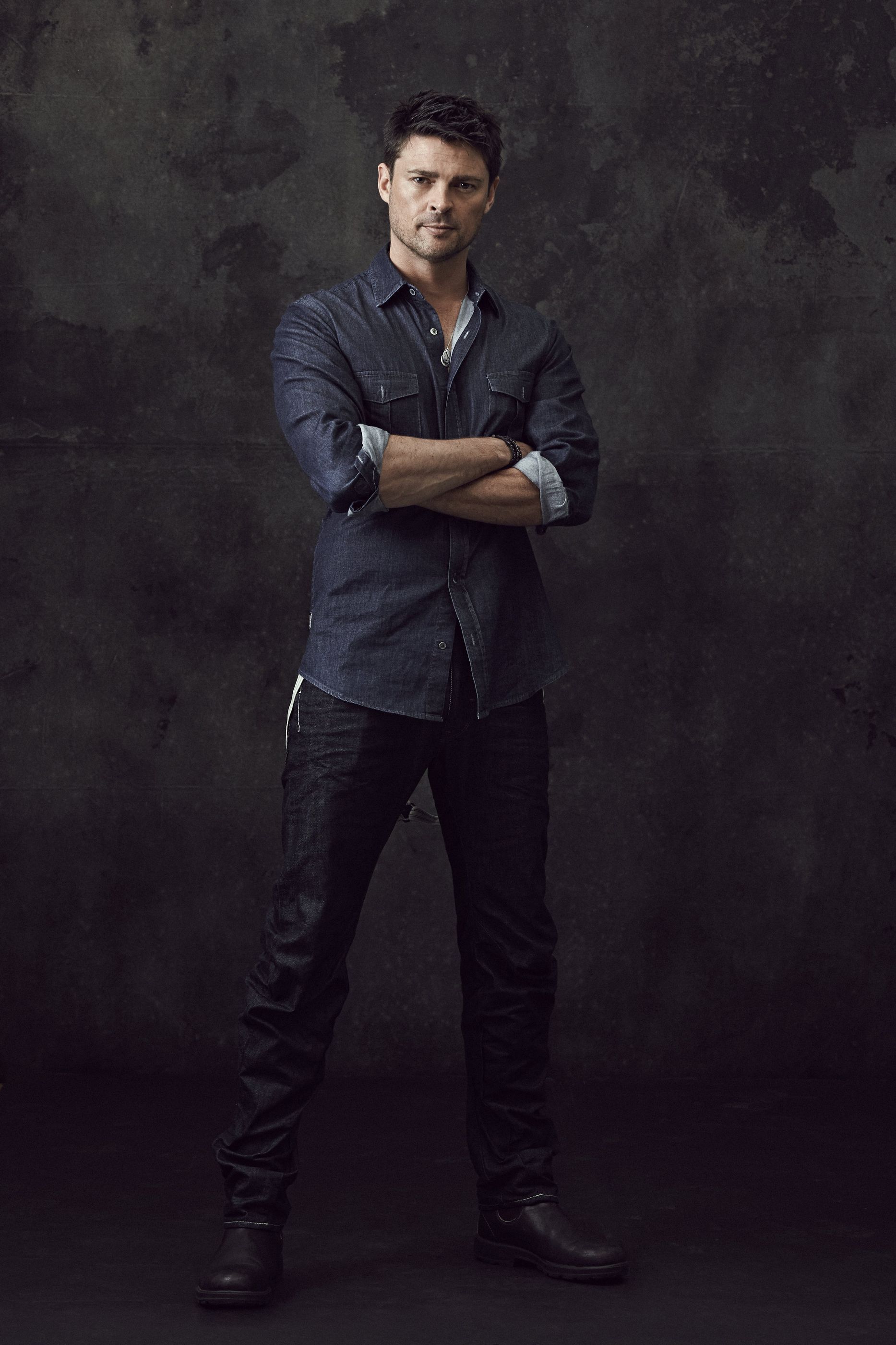1867x2800 Karl Urban Wallpaper (image inside)