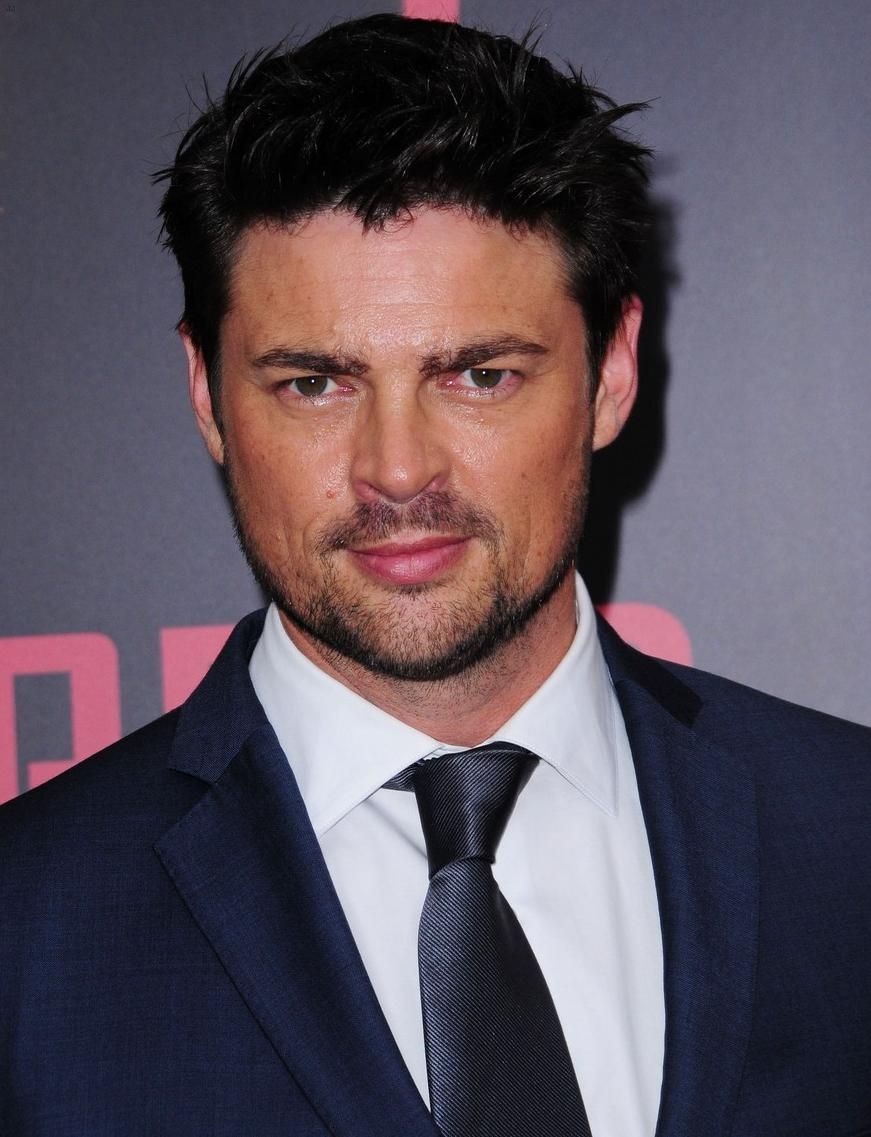 871x1137 Karl Urban