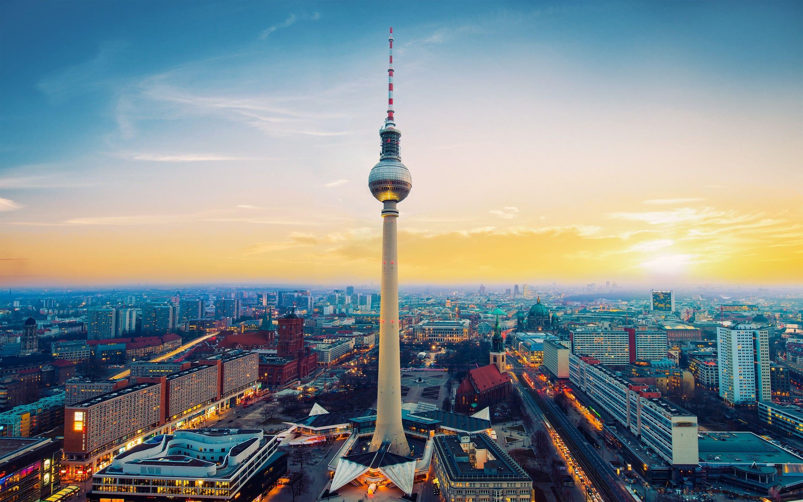 2560x1600 Tháp Fernsehturm ở Berlin Hình nền 2k Quad HD