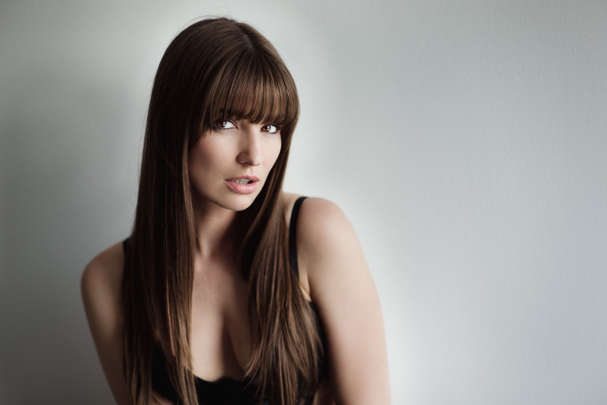 2048x1365 looking at viewer, portrait, face, women, bangs, simple background, straight hair, long hair, HD Wallpaper