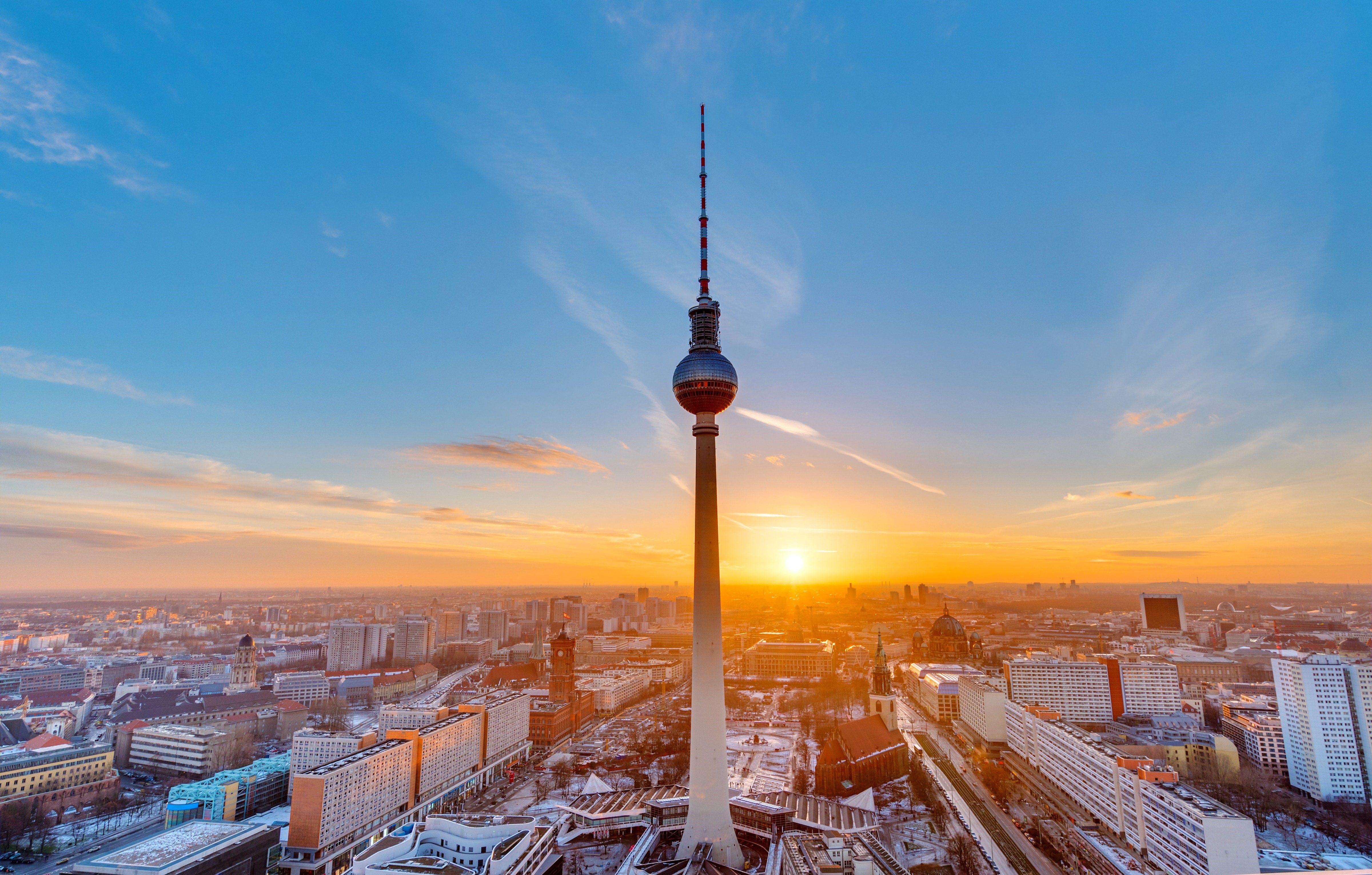 4800x3064 Tháp Fernsehturm ở Berlin Hình nền du lịch Đức 2018