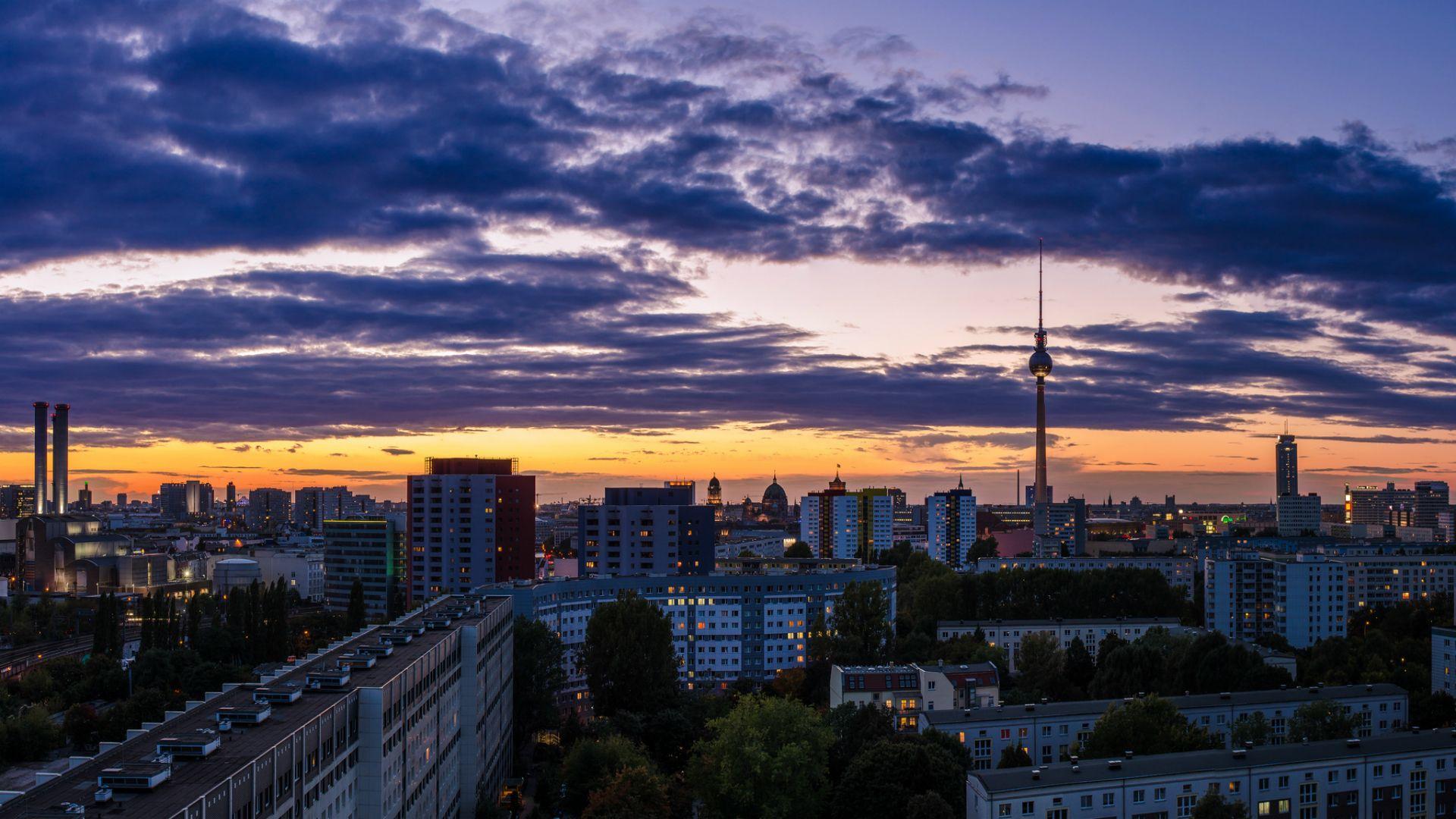 Berlin Skyline Background Wallpaper 95048 - Baltana