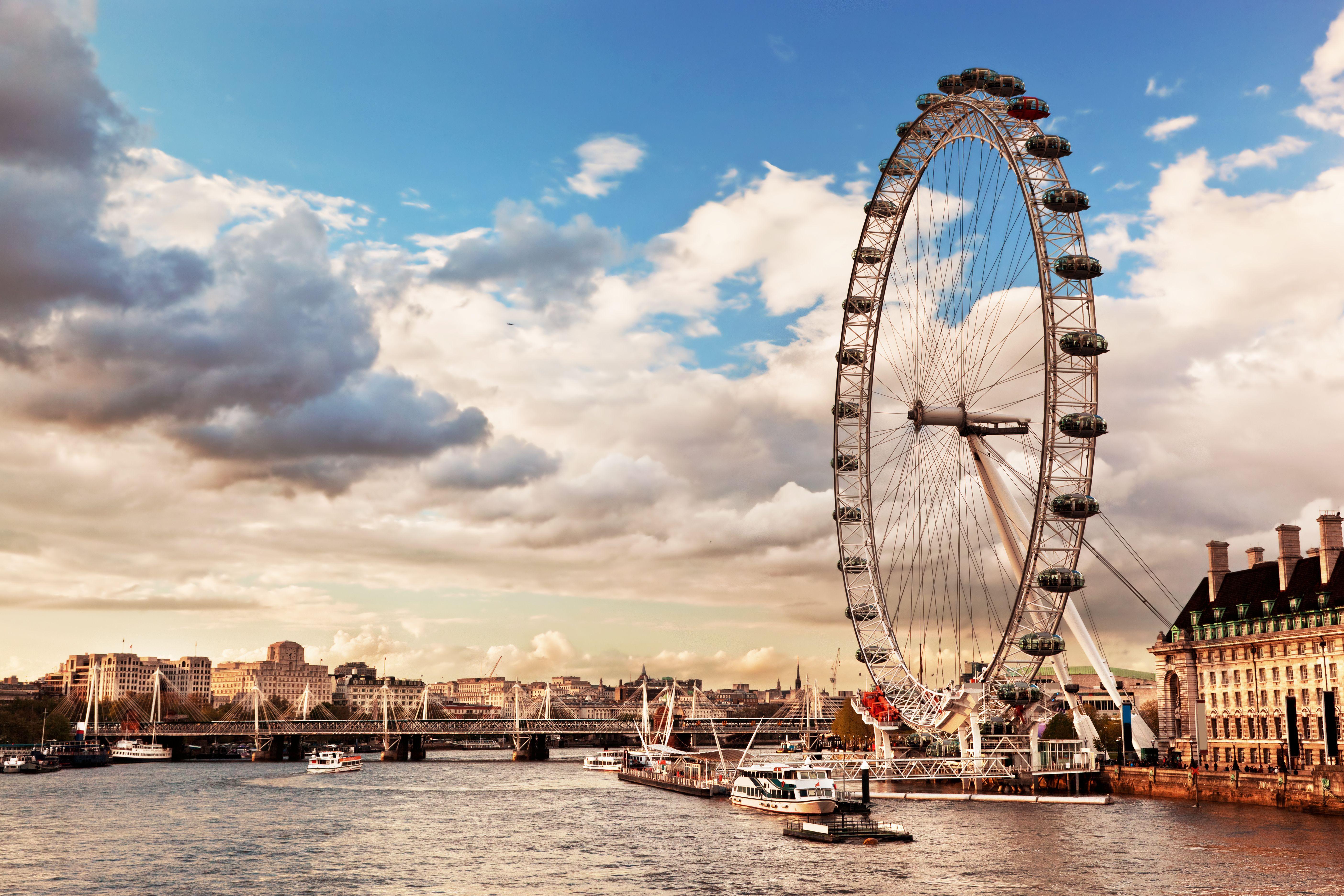 5616x3744 image England Thames River skyline the London Eye Ferris
