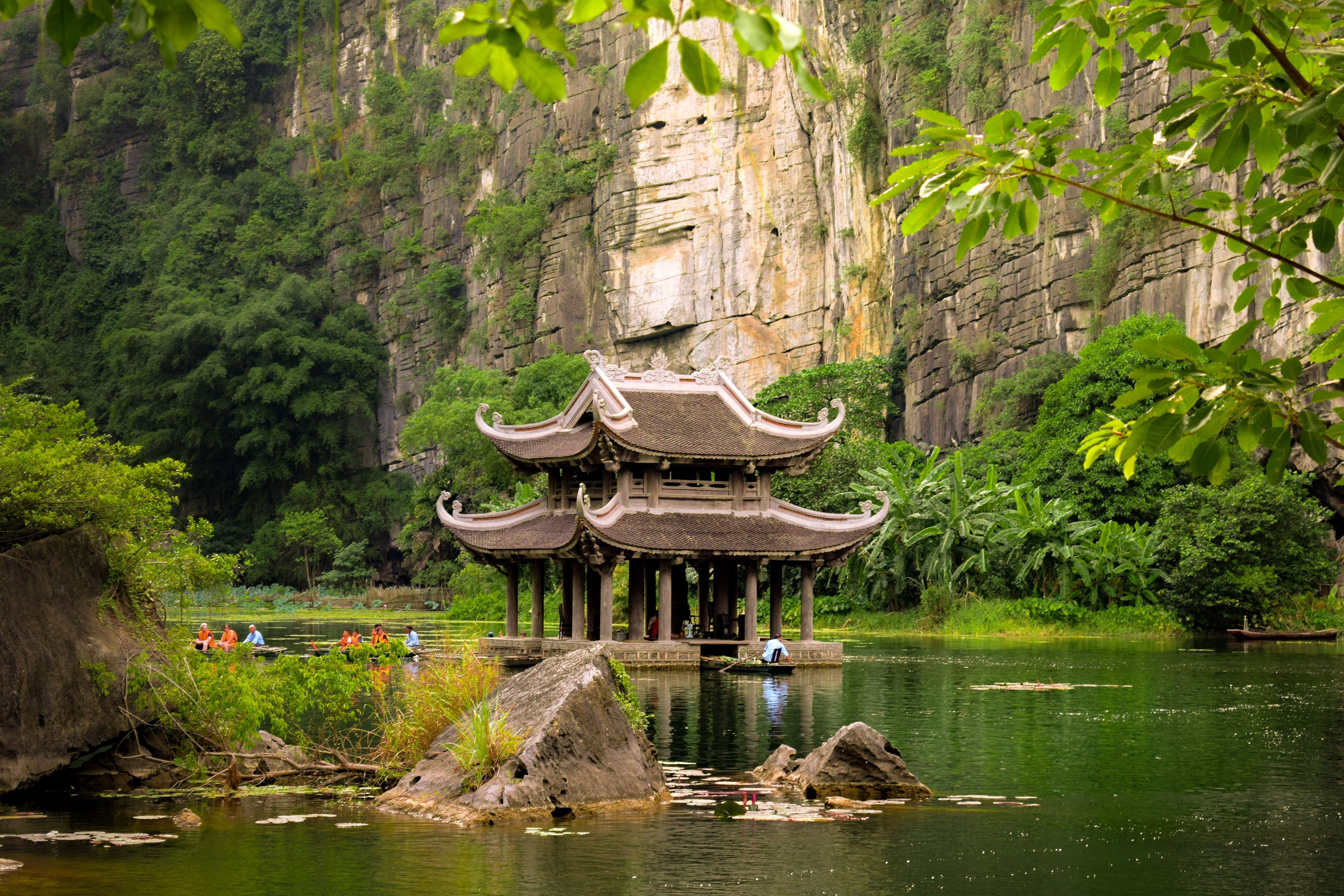 5439x3626 Explore the Beauty of Ninh Binh, Vietnam